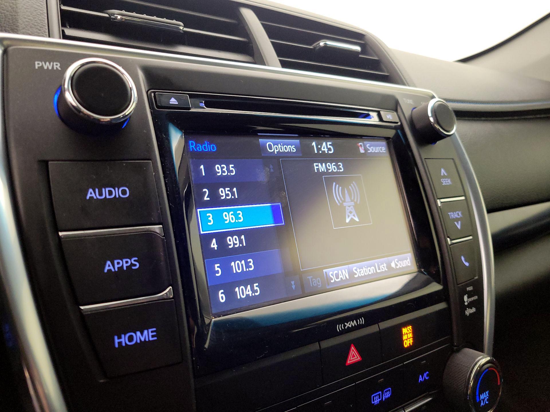 Thumbnail: 2016 Toyota Camry - 15