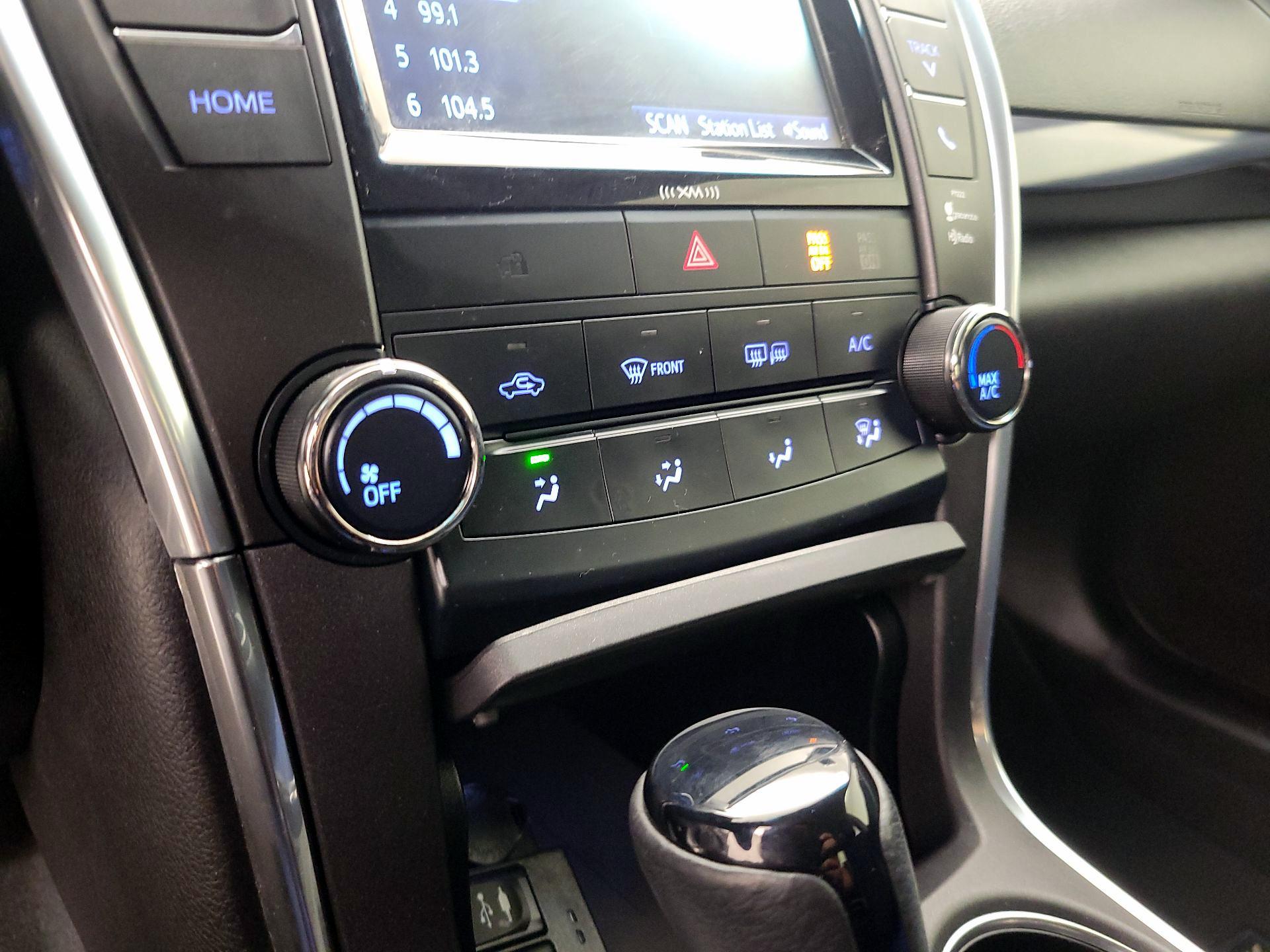 Thumbnail: 2016 Toyota Camry - 16