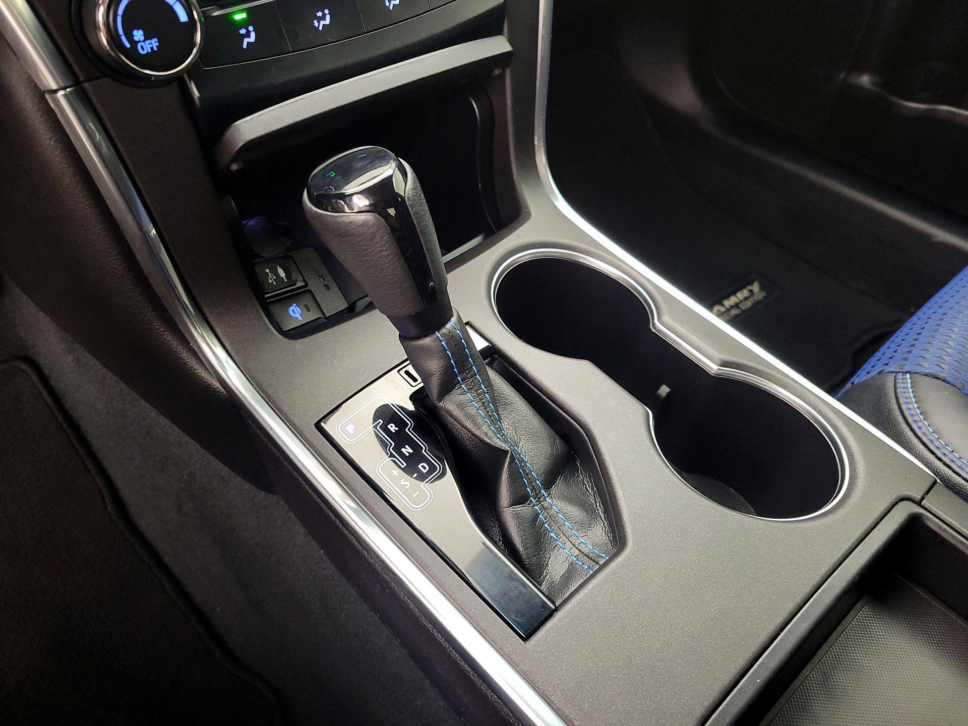 Thumbnail: 2016 Toyota Camry - 17