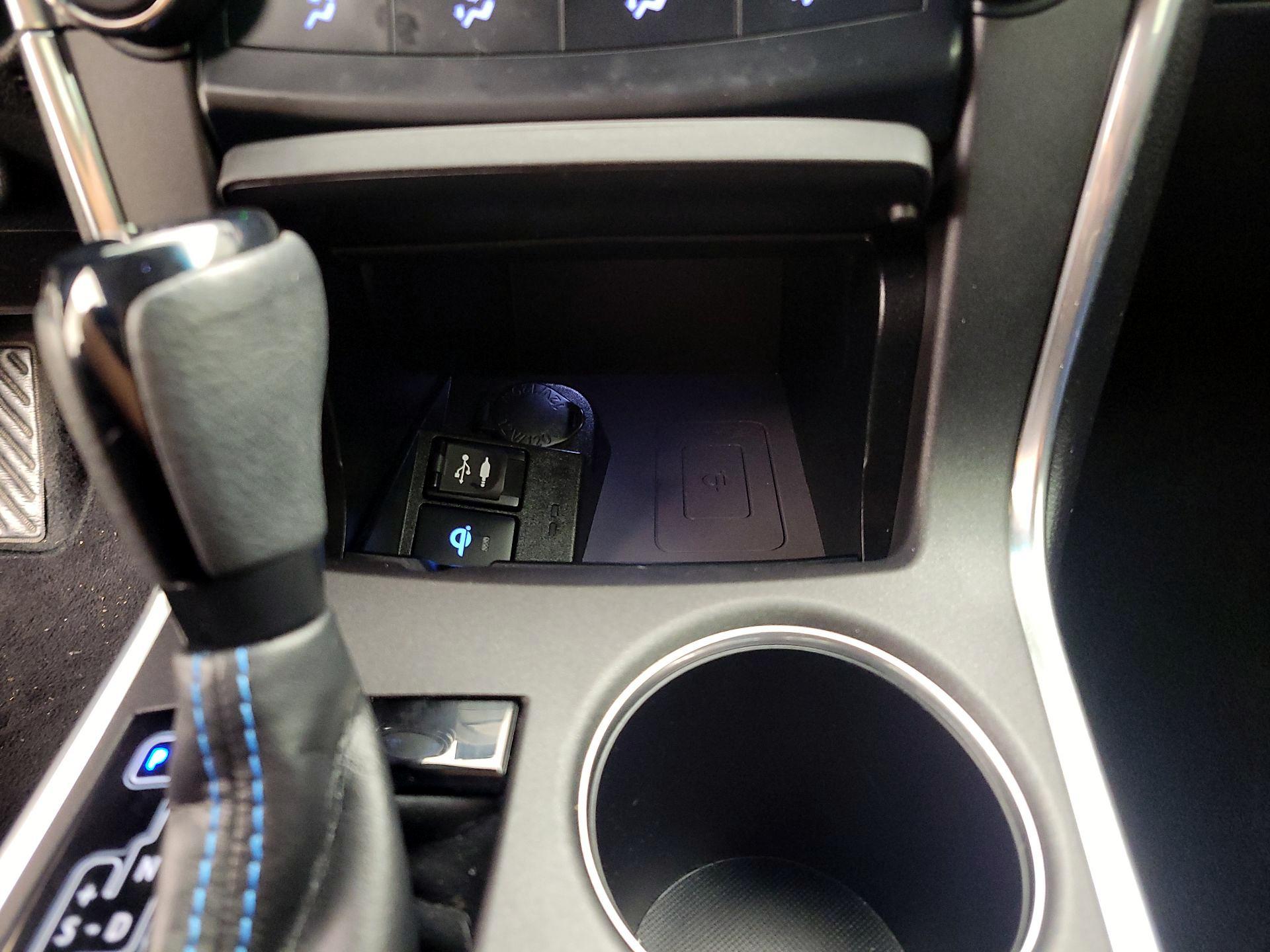 Thumbnail: 2016 Toyota Camry - 18