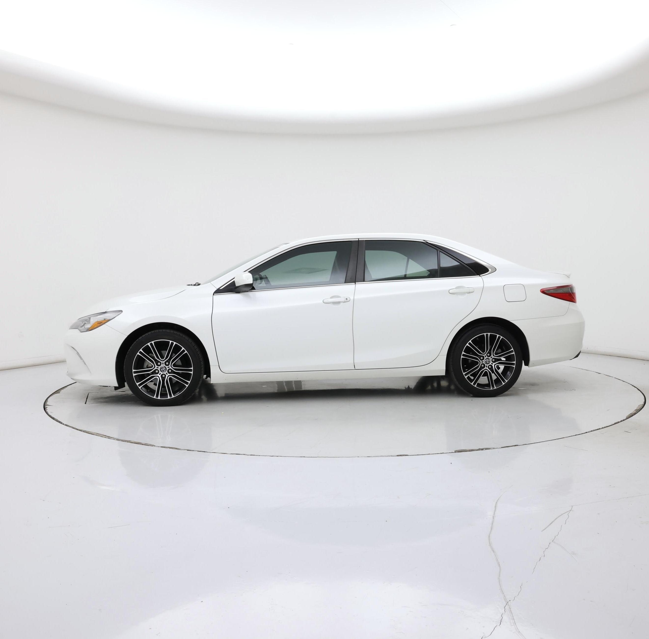 Thumbnail: 2016 Toyota Camry - 3