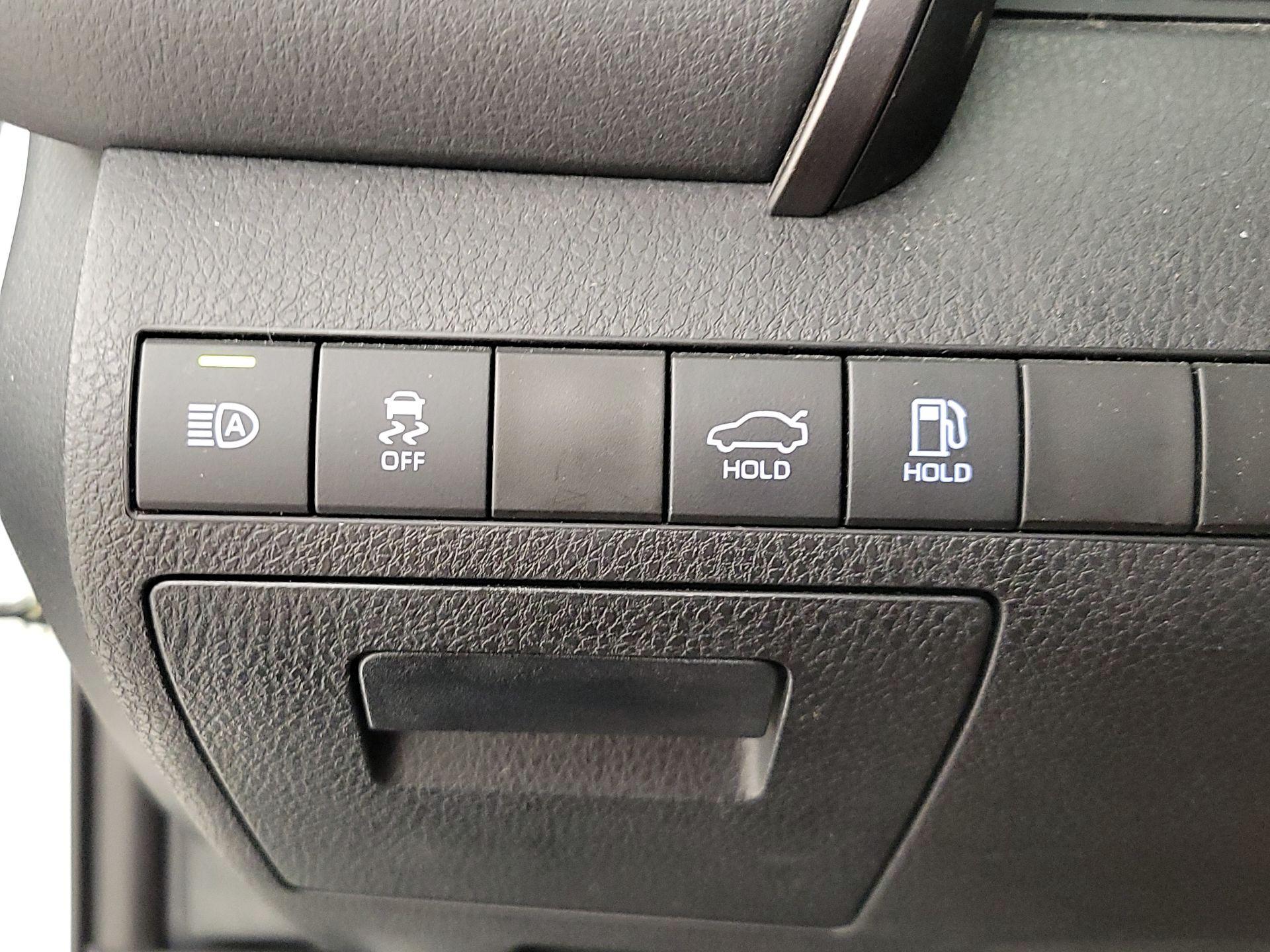 Thumbnail: 2022 Toyota Camry - 13