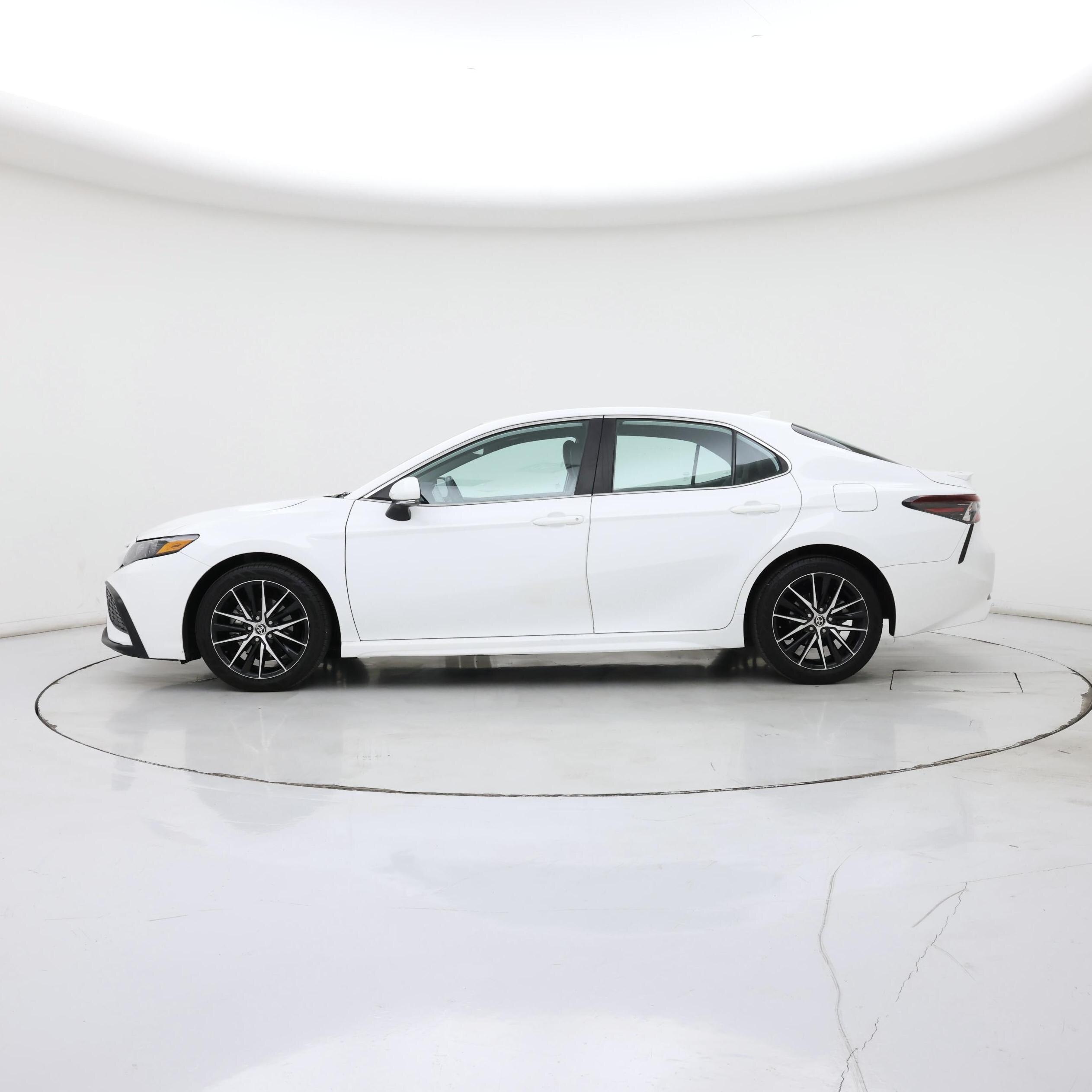 Thumbnail: 2022 Toyota Camry - 3