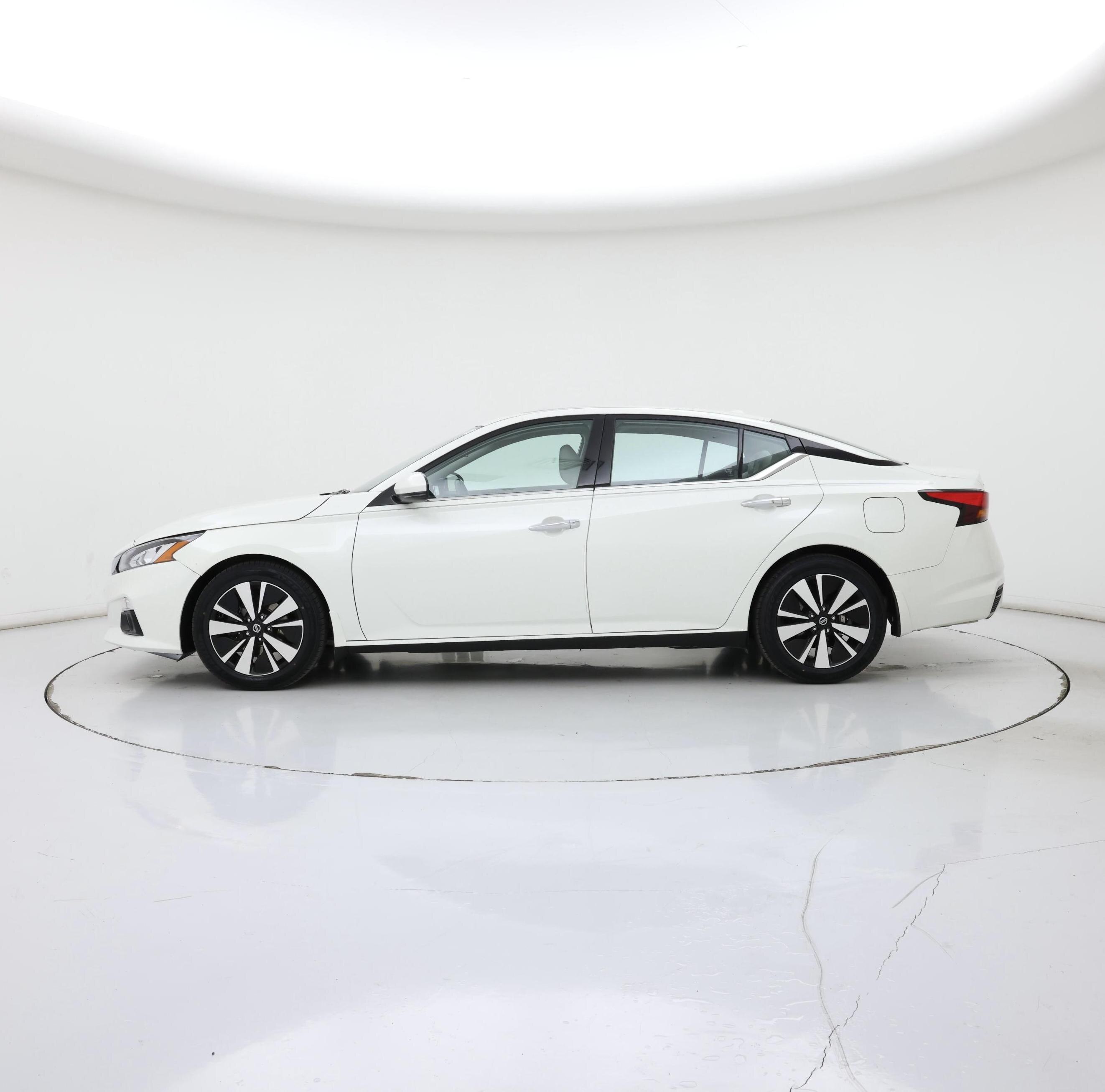 Thumbnail: 2022 Nissan Altima - 3