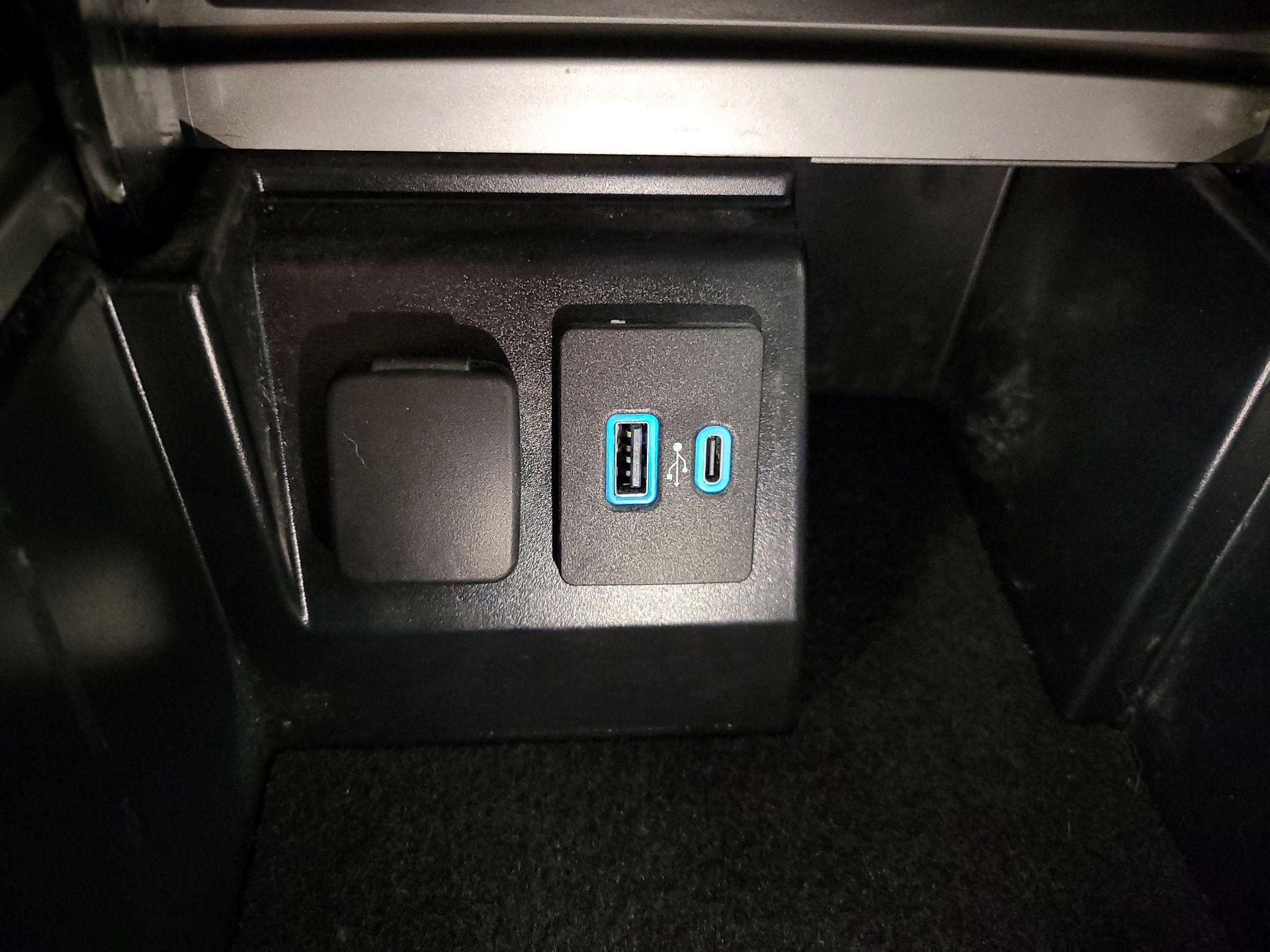 Thumbnail: 2021 Ford Explorer - 19