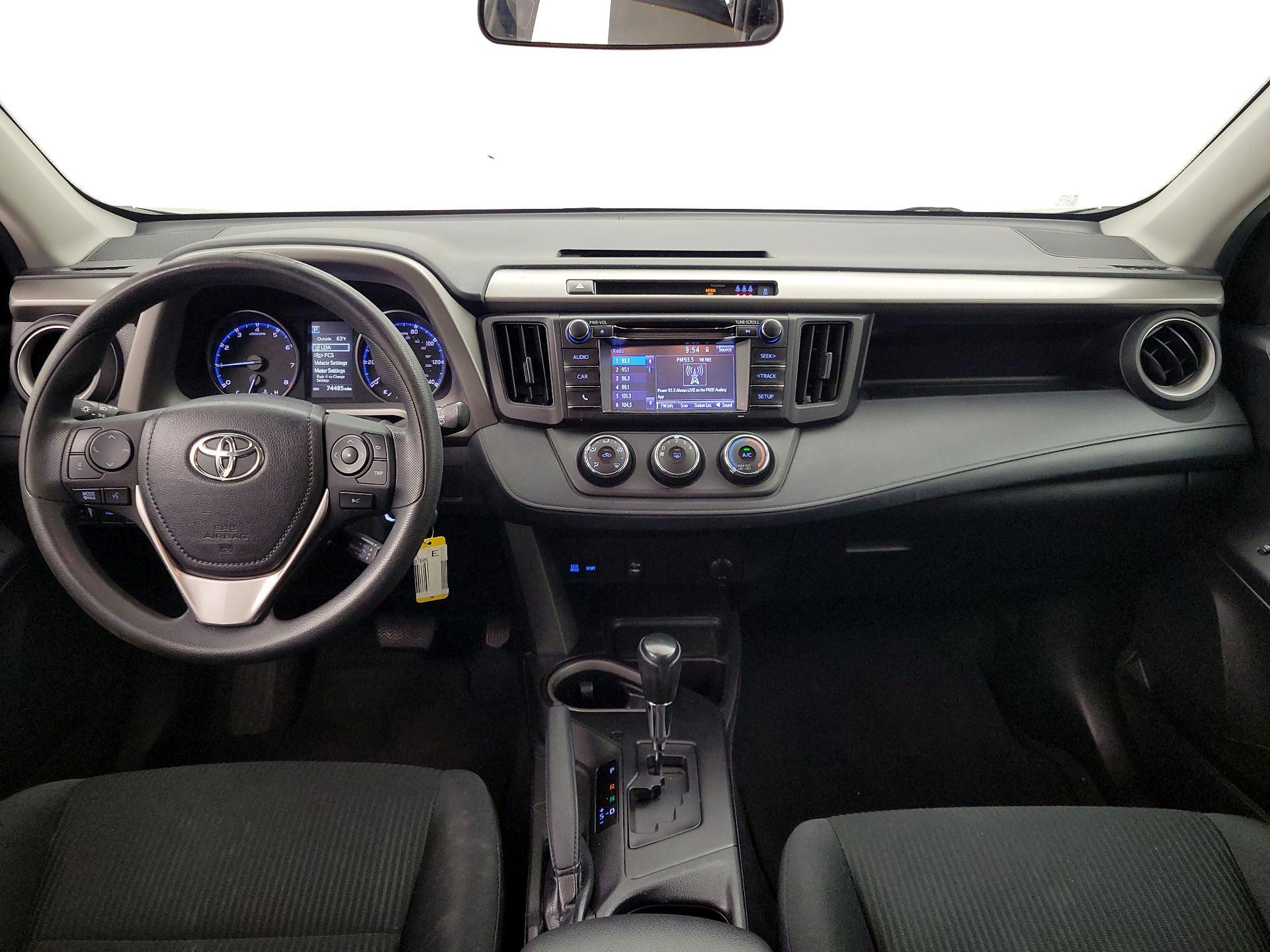 Thumbnail: 2018 Toyota RAV4 - 9