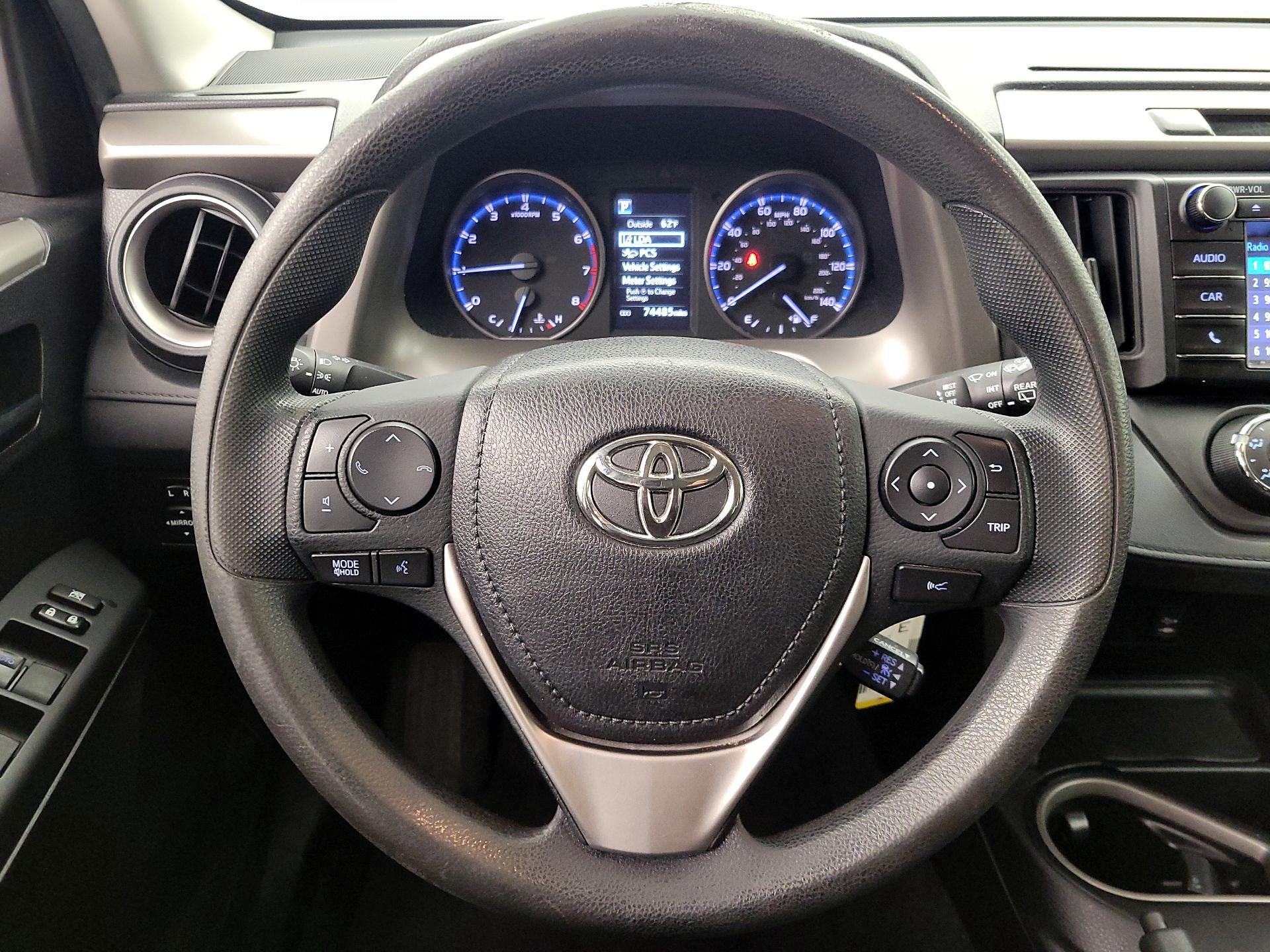 Thumbnail: 2018 Toyota RAV4 - 10
