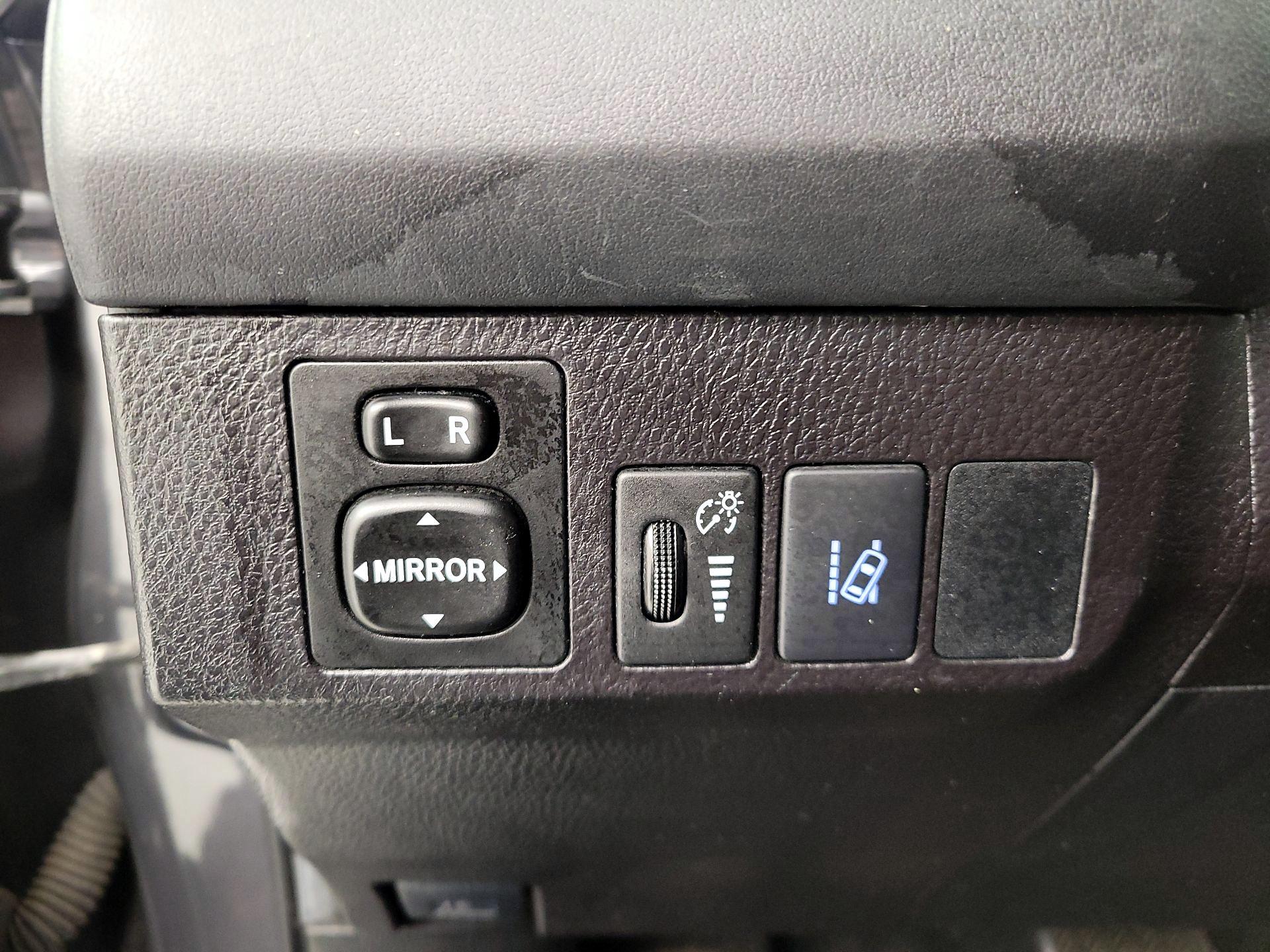 Thumbnail: 2018 Toyota RAV4 - 13