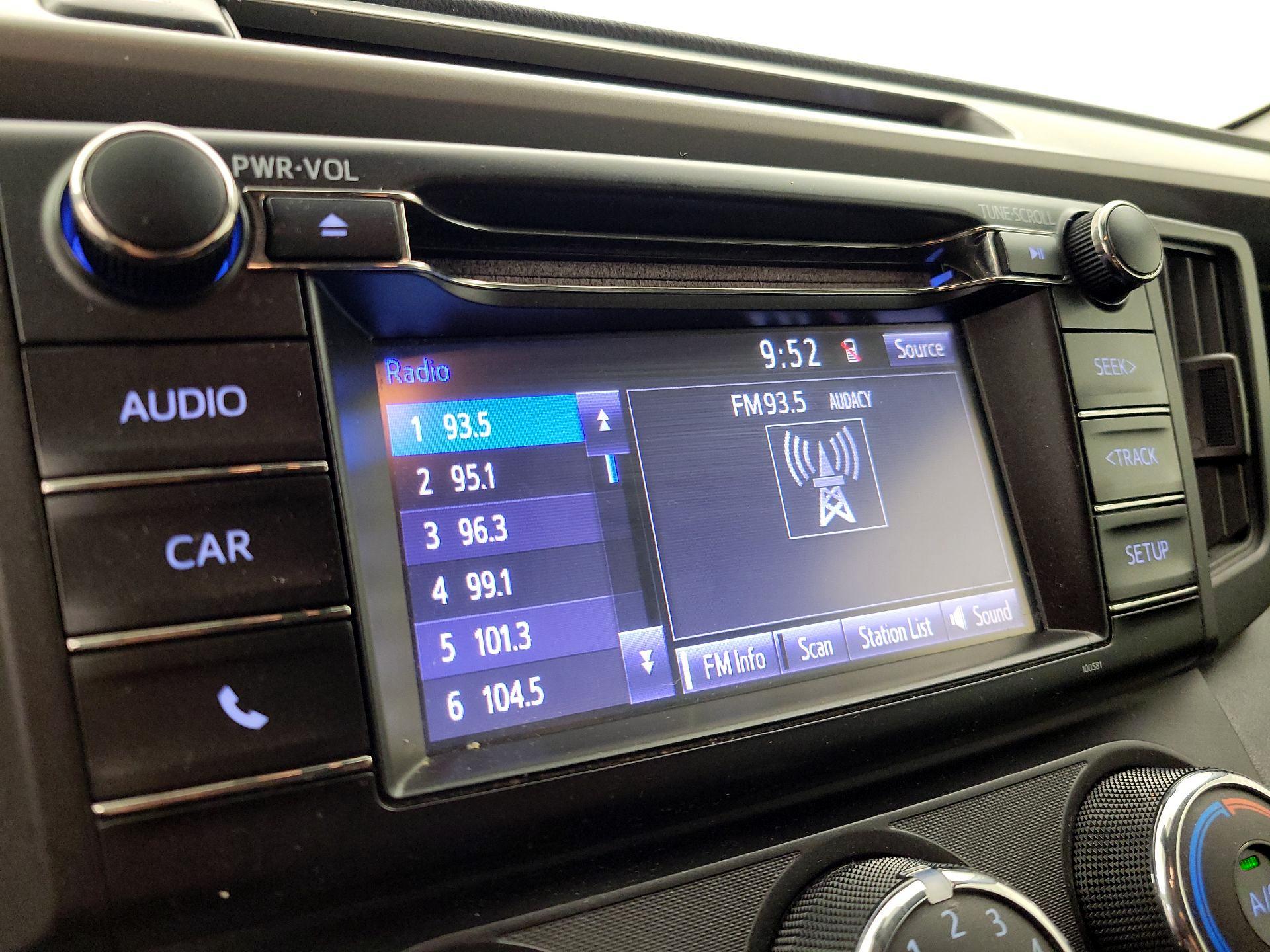 Thumbnail: 2018 Toyota RAV4 - 15