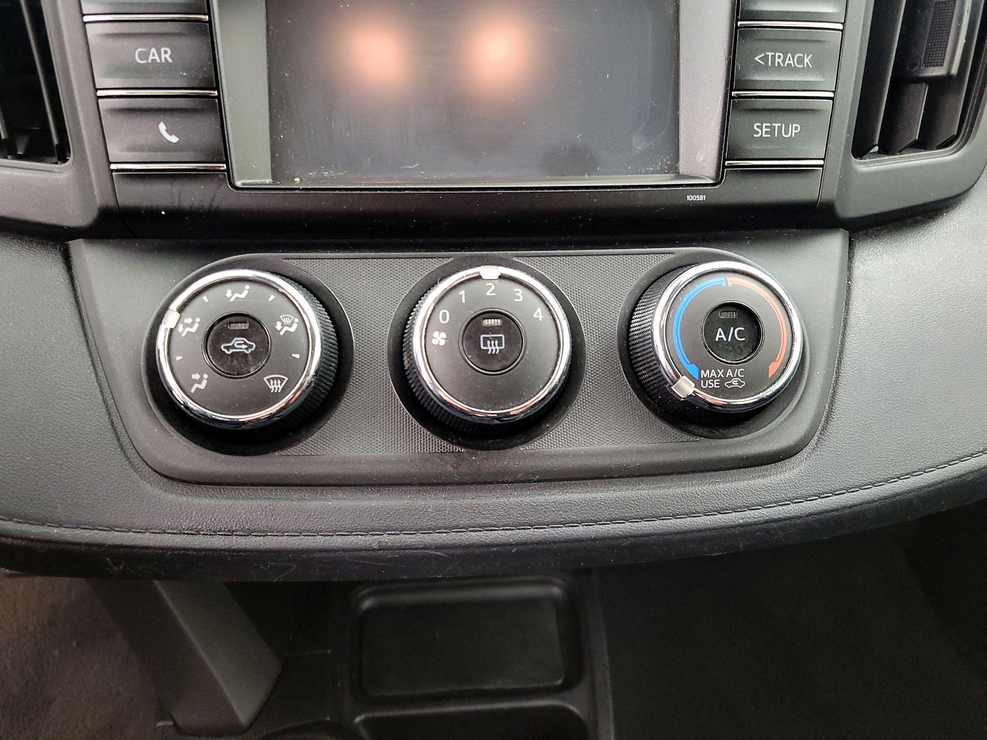 Thumbnail: 2018 Toyota RAV4 - 16