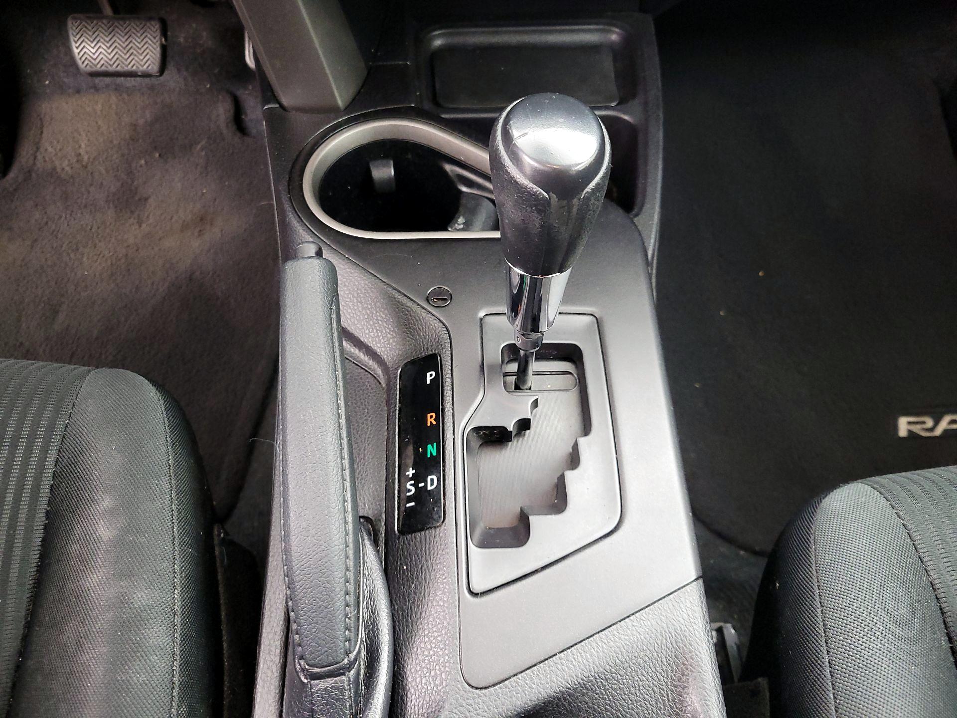 Thumbnail: 2018 Toyota RAV4 - 17