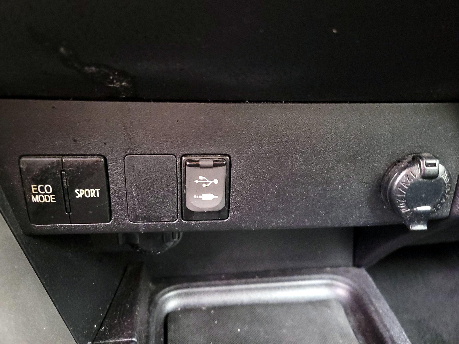 Thumbnail: 2018 Toyota RAV4 - 18