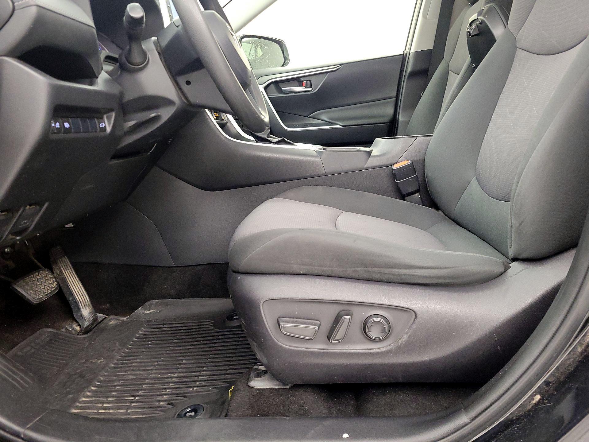 Thumbnail: 2019 Toyota RAV4 - 11