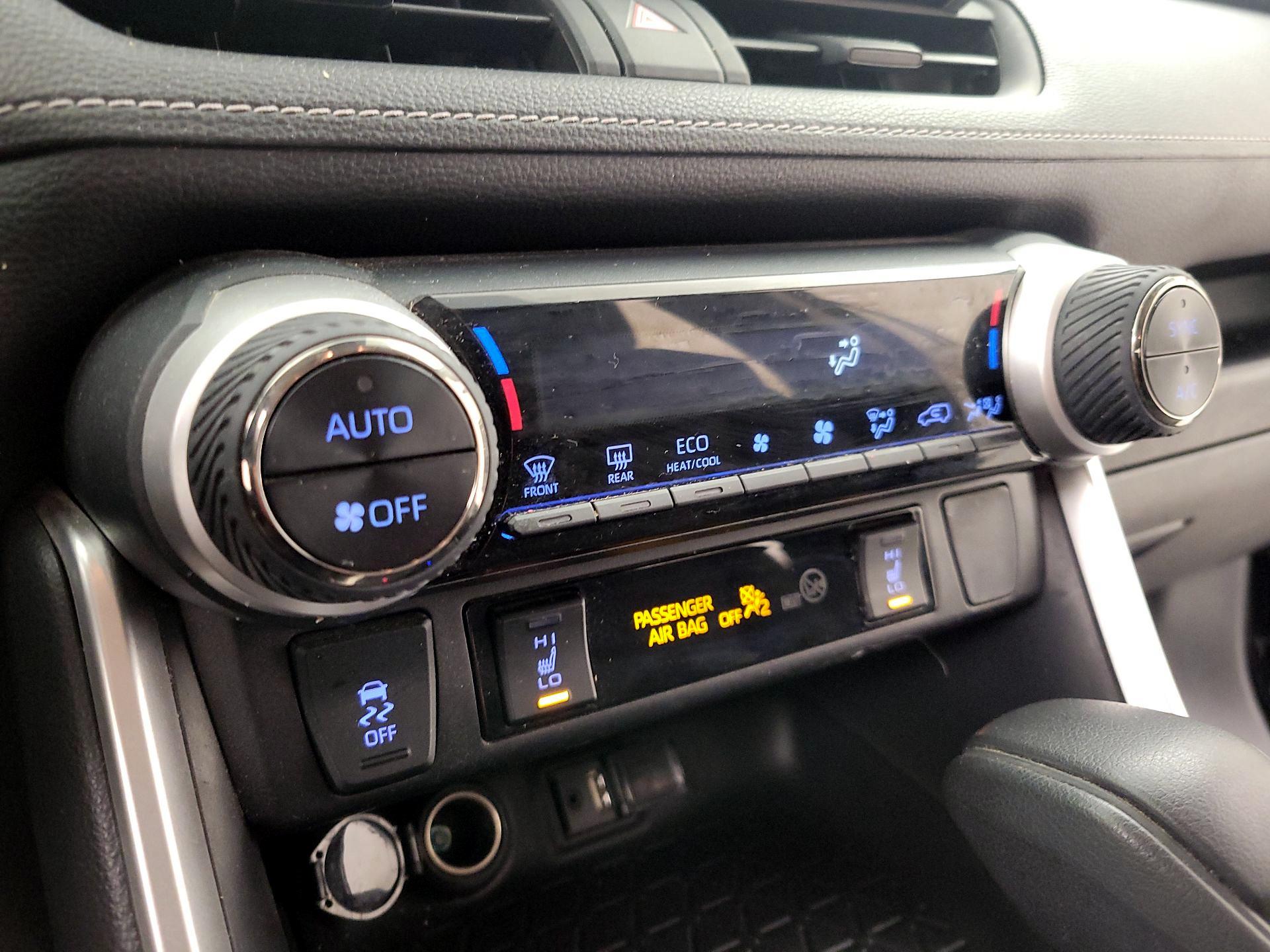 Thumbnail: 2019 Toyota RAV4 - 16