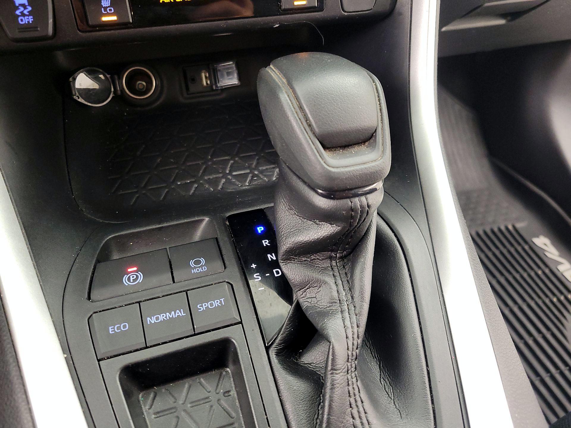 Thumbnail: 2019 Toyota RAV4 - 17