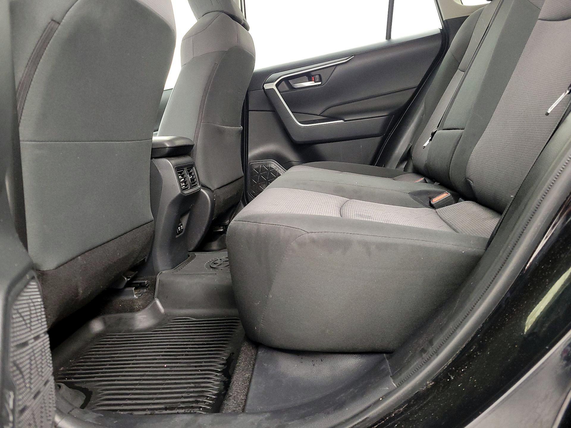 Thumbnail: 2019 Toyota RAV4 - 20