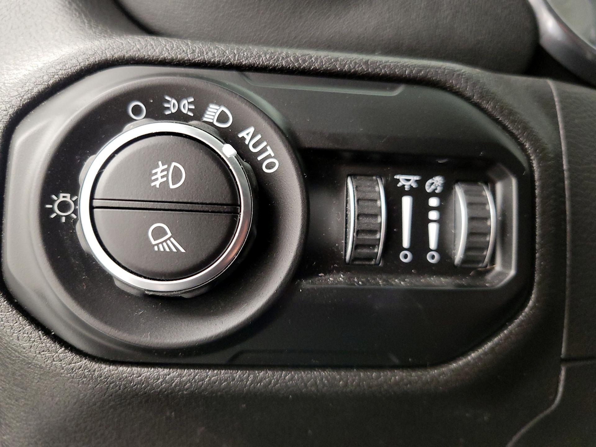 Thumbnail: 2021 Jeep Gladiator - 13