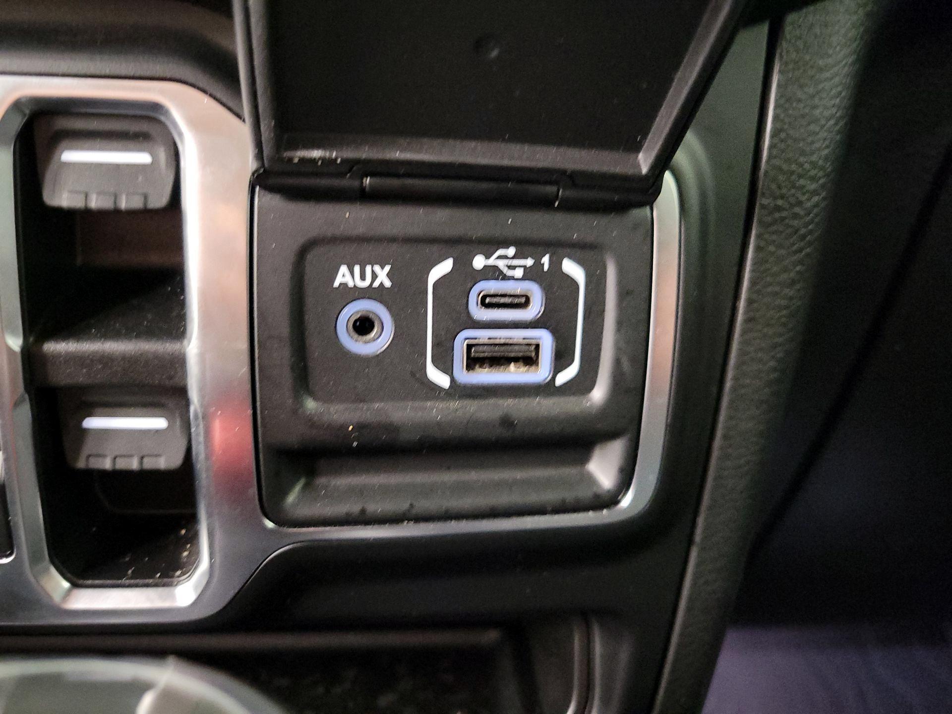 Thumbnail: 2021 Jeep Gladiator - 19