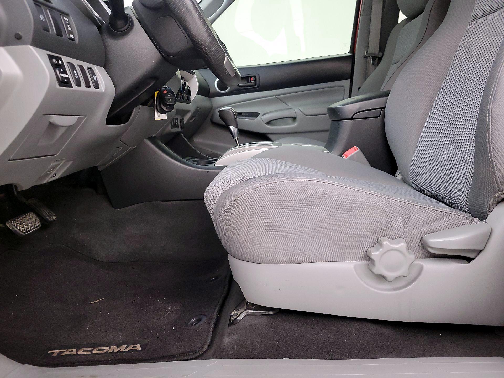 Thumbnail: 2015 Toyota Tacoma - 11