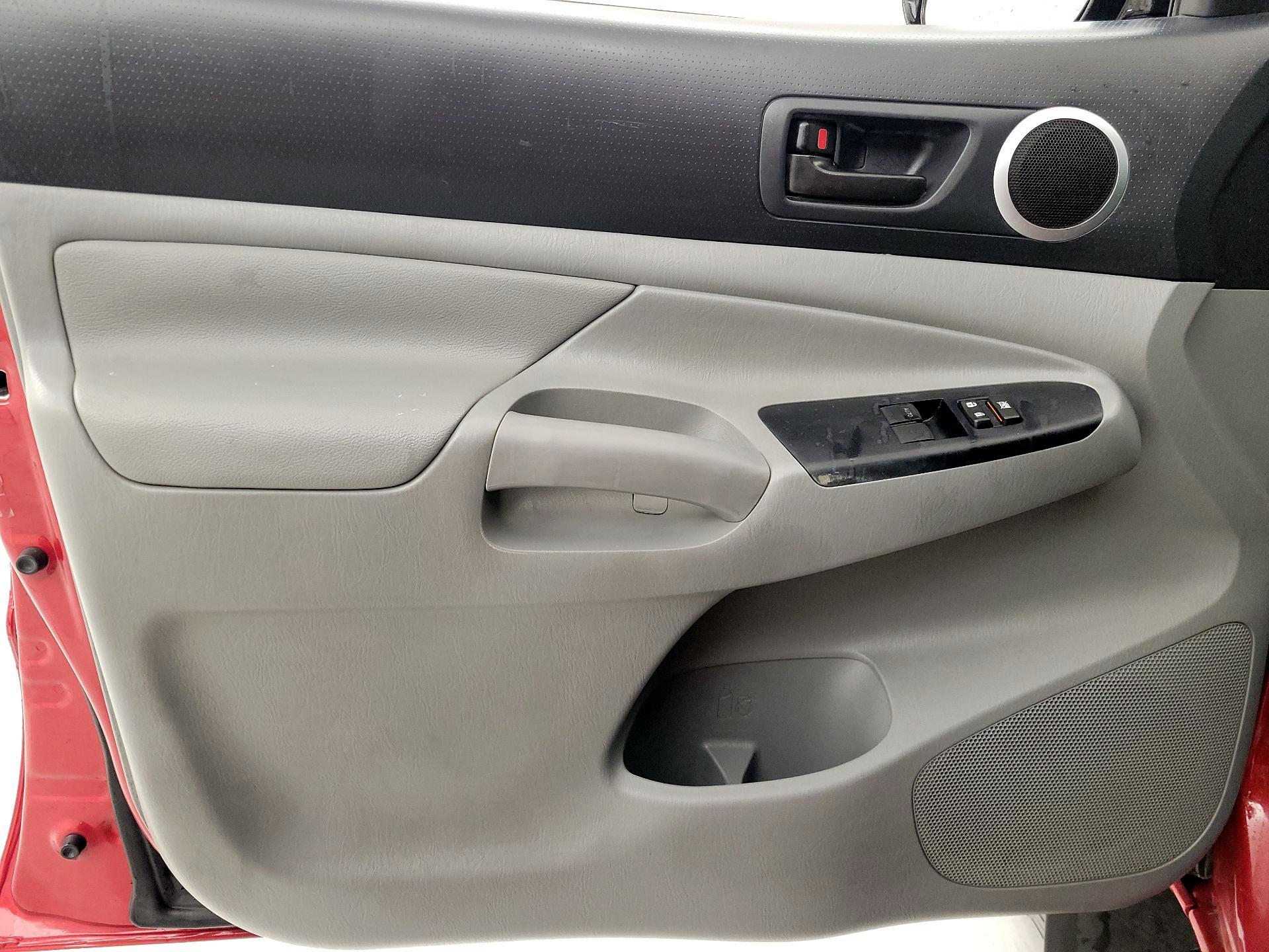 Thumbnail: 2015 Toyota Tacoma - 12