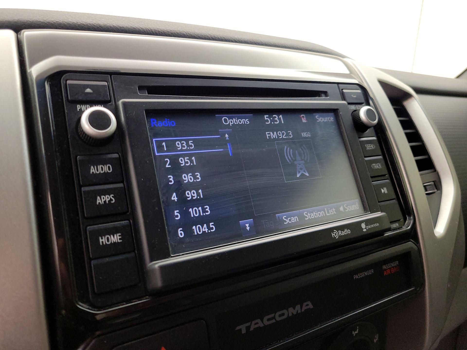 Thumbnail: 2015 Toyota Tacoma - 15