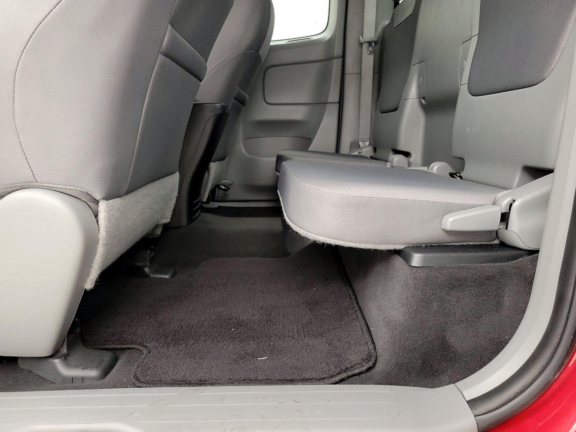 Thumbnail: 2015 Toyota Tacoma - 19