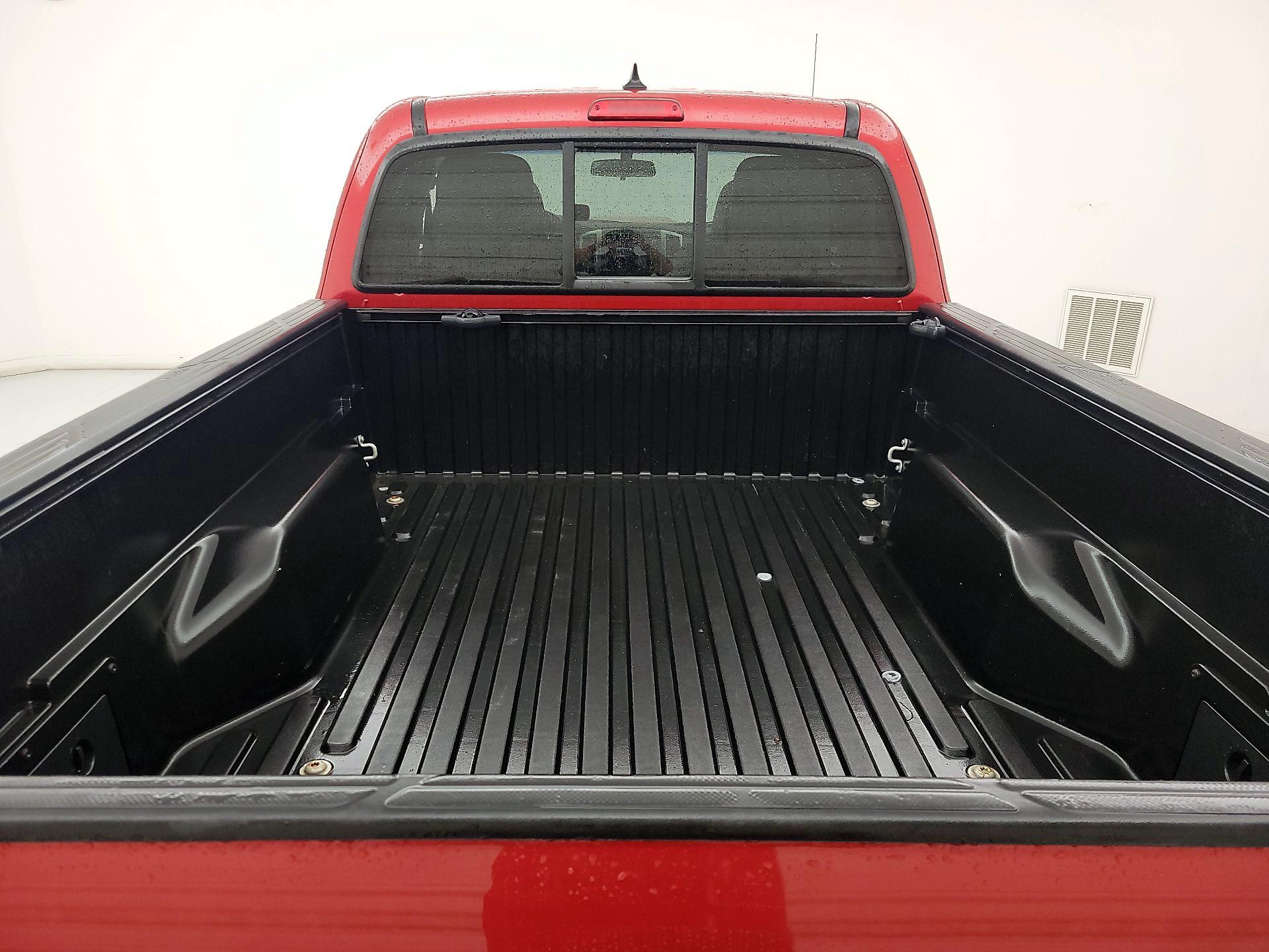 Thumbnail: 2015 Toyota Tacoma - 20