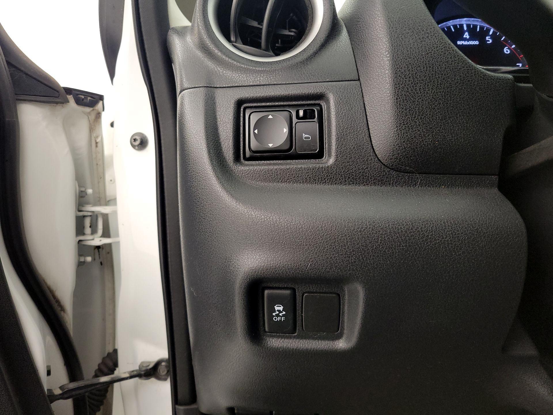 Thumbnail: 2014 Nissan Versa Note - 13