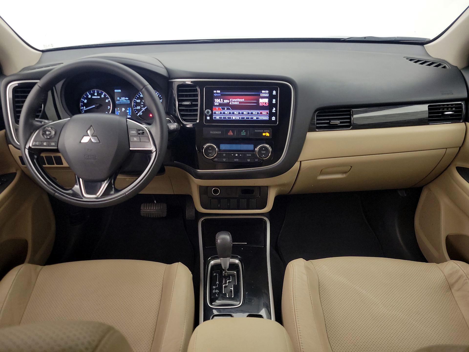 Thumbnail: 2017 Mitsubishi Outlander - 9