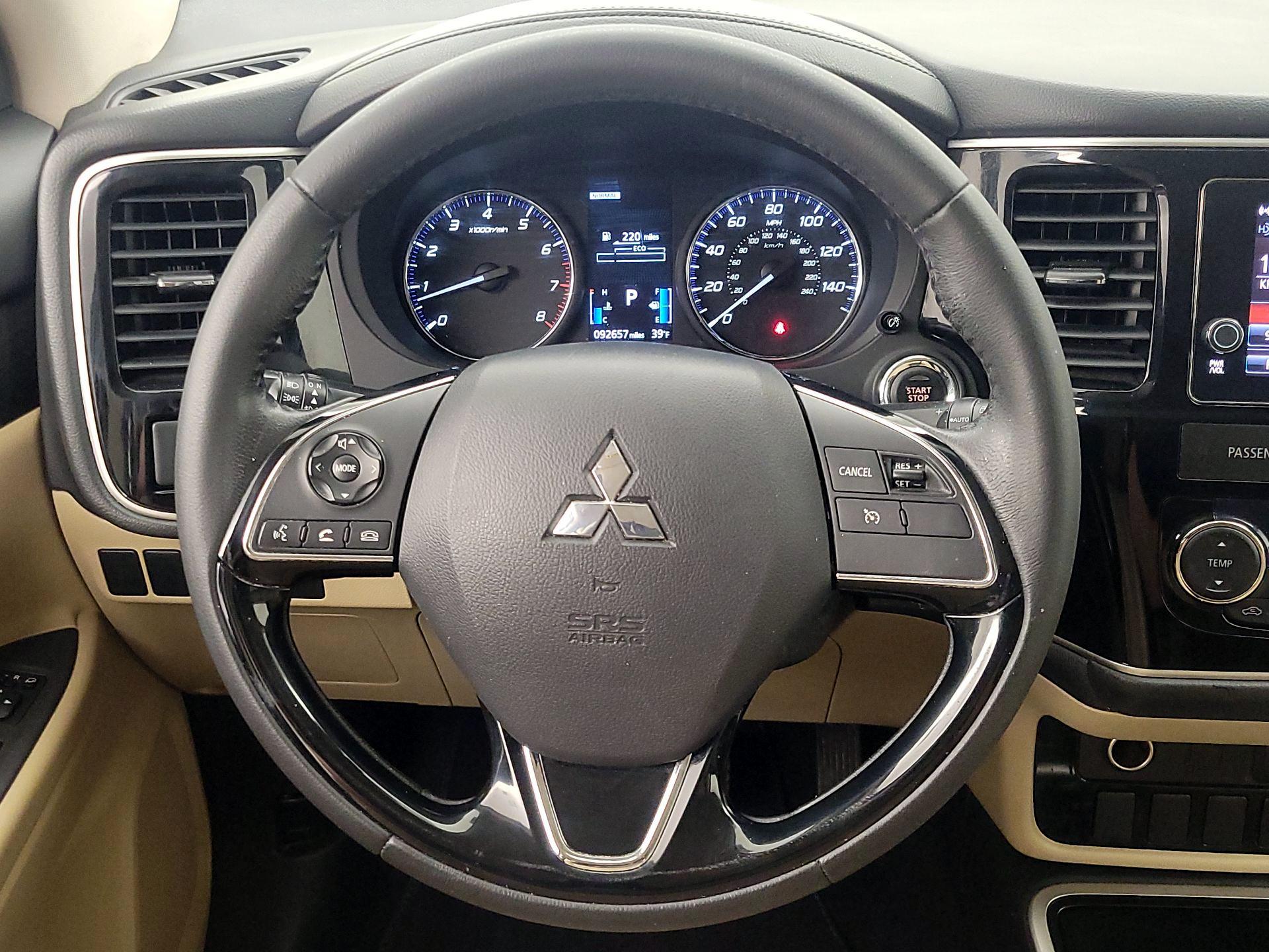 Thumbnail: 2017 Mitsubishi Outlander - 10