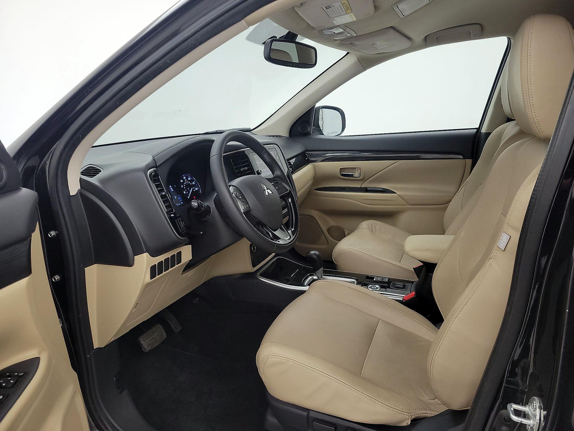 Thumbnail: 2017 Mitsubishi Outlander - 11