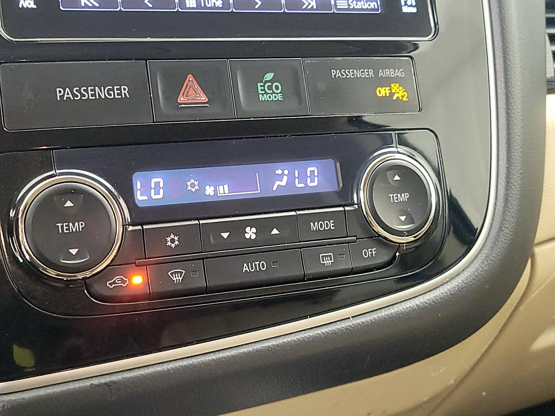 Thumbnail: 2017 Mitsubishi Outlander - 16