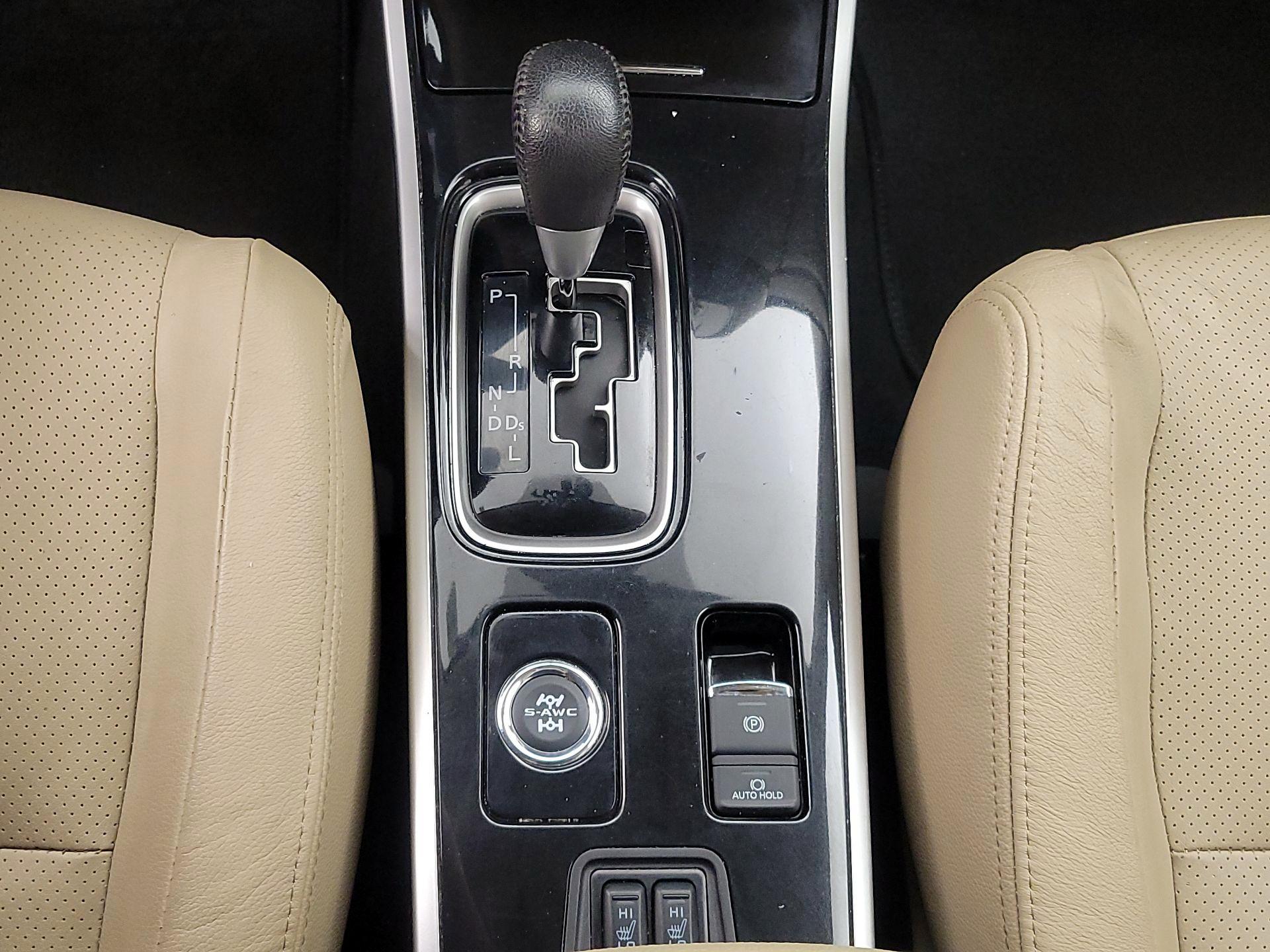 Thumbnail: 2017 Mitsubishi Outlander - 17