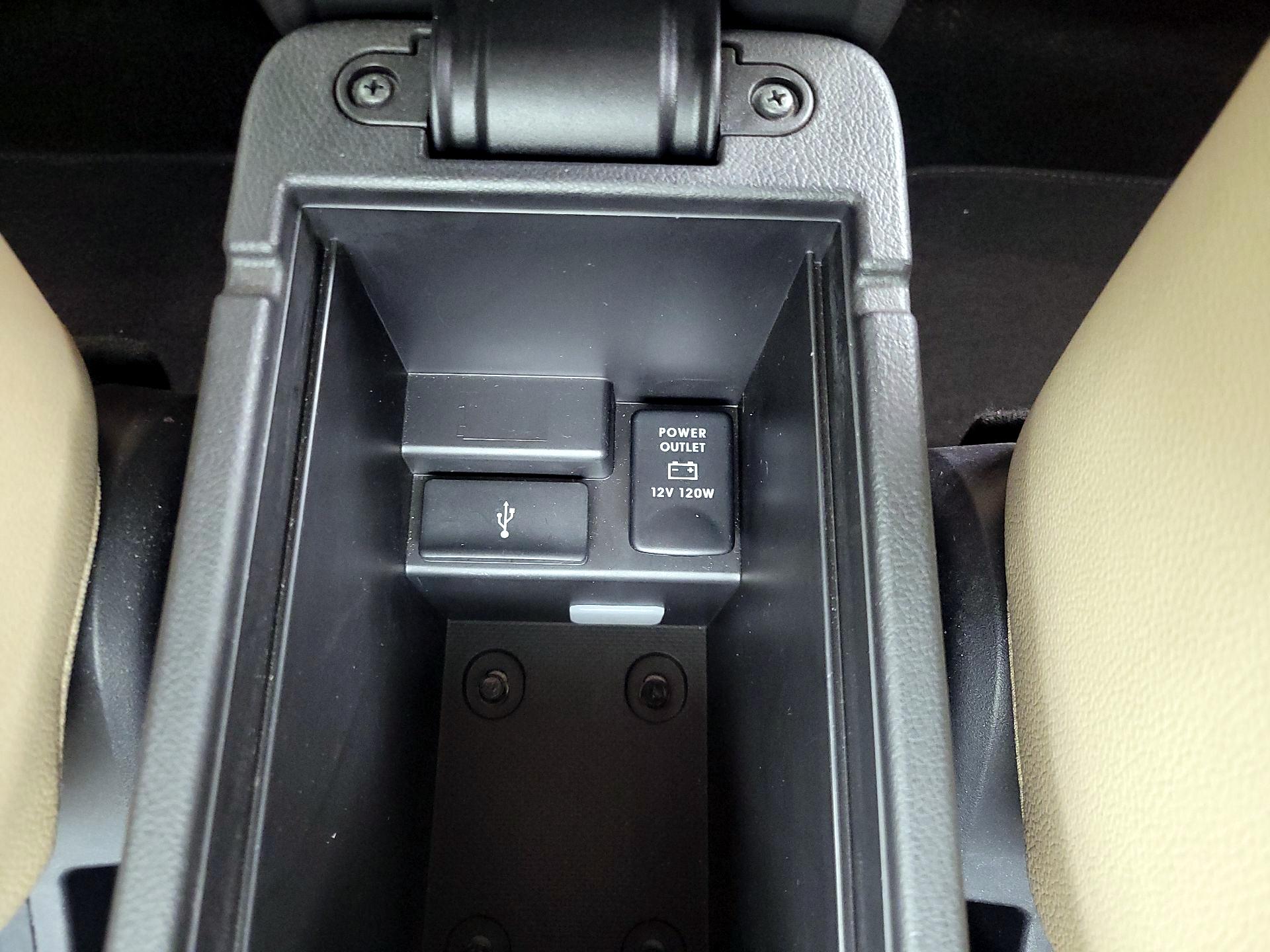 Thumbnail: 2017 Mitsubishi Outlander - 18