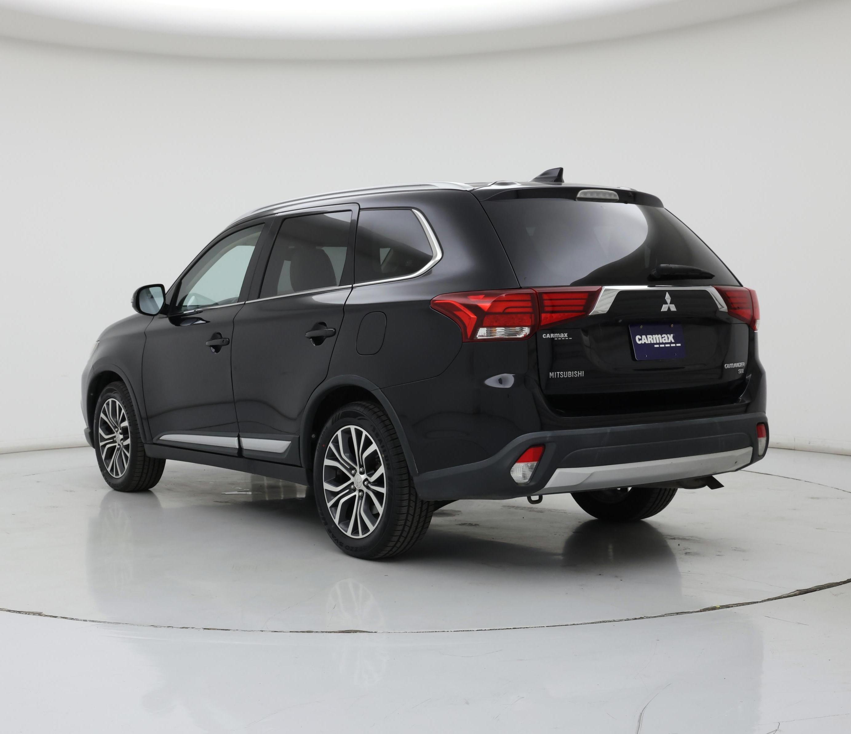 Thumbnail: 2017 Mitsubishi Outlander - 2