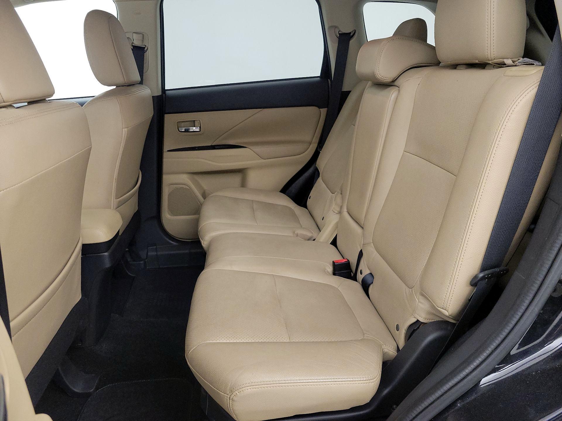 Thumbnail: 2017 Mitsubishi Outlander - 19