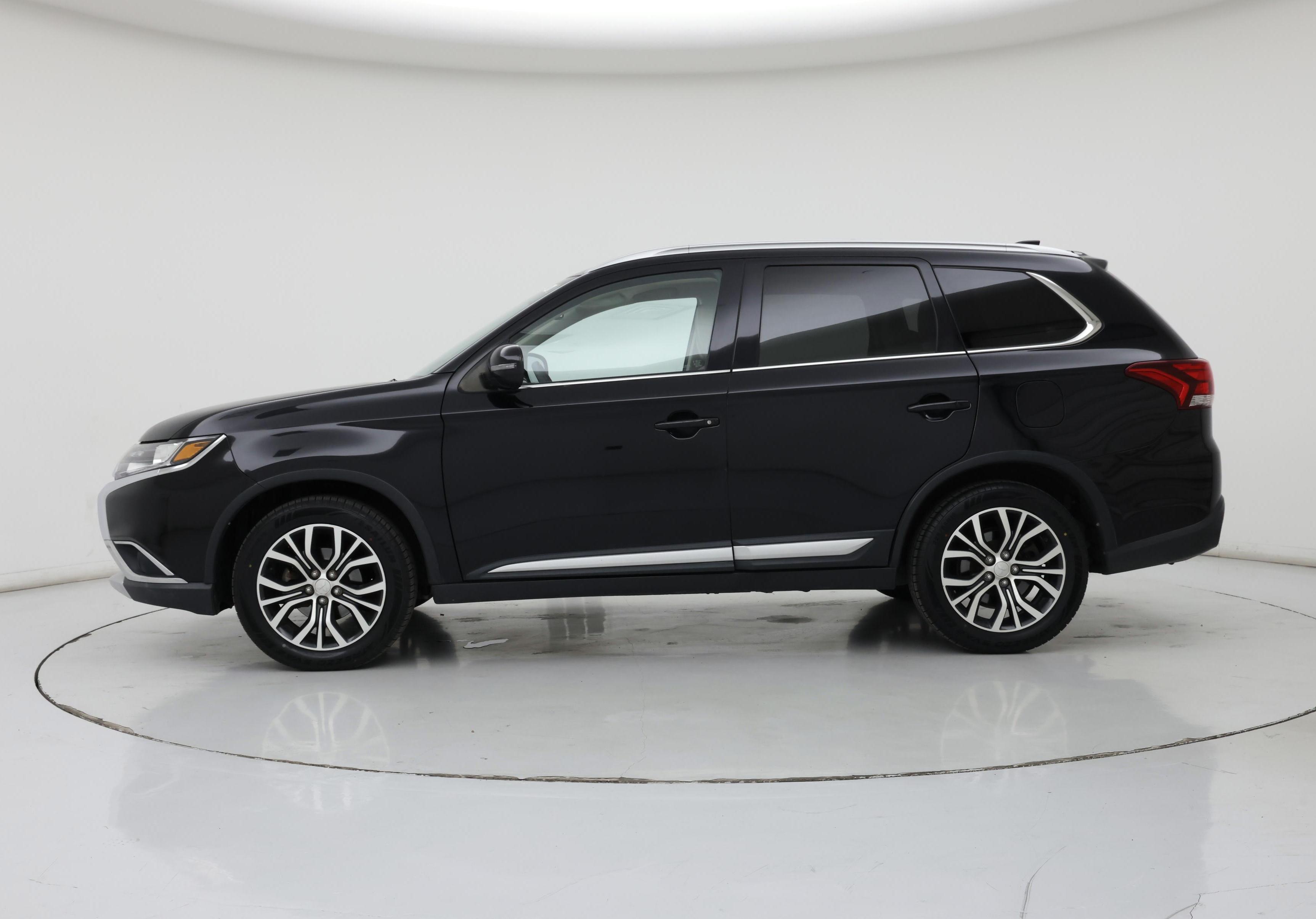 Thumbnail: 2017 Mitsubishi Outlander - 3