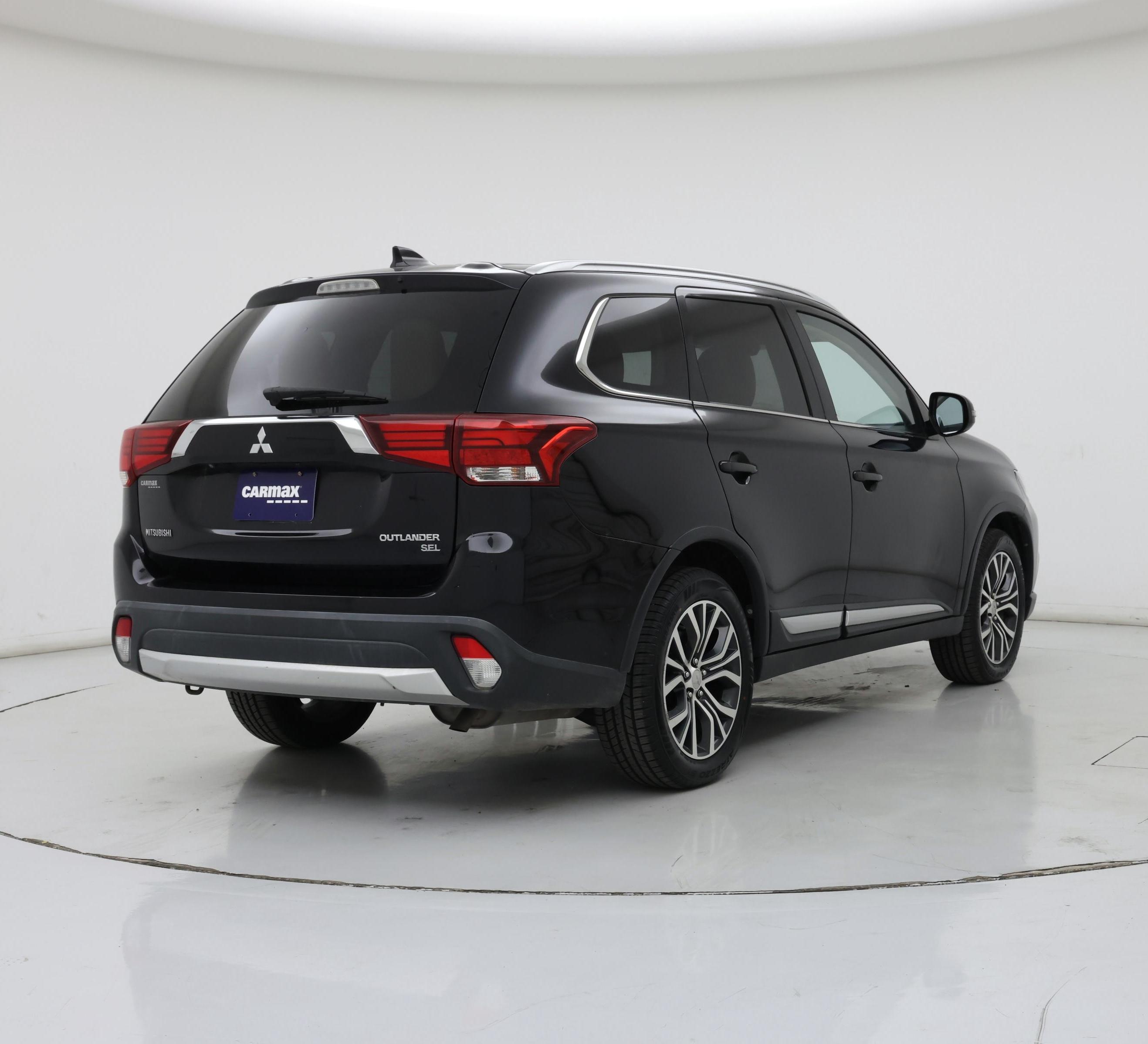 Thumbnail: 2017 Mitsubishi Outlander - 8