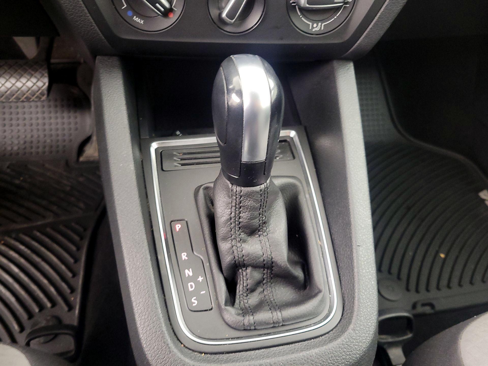 Thumbnail: 2017 Volkswagen Jetta - 15