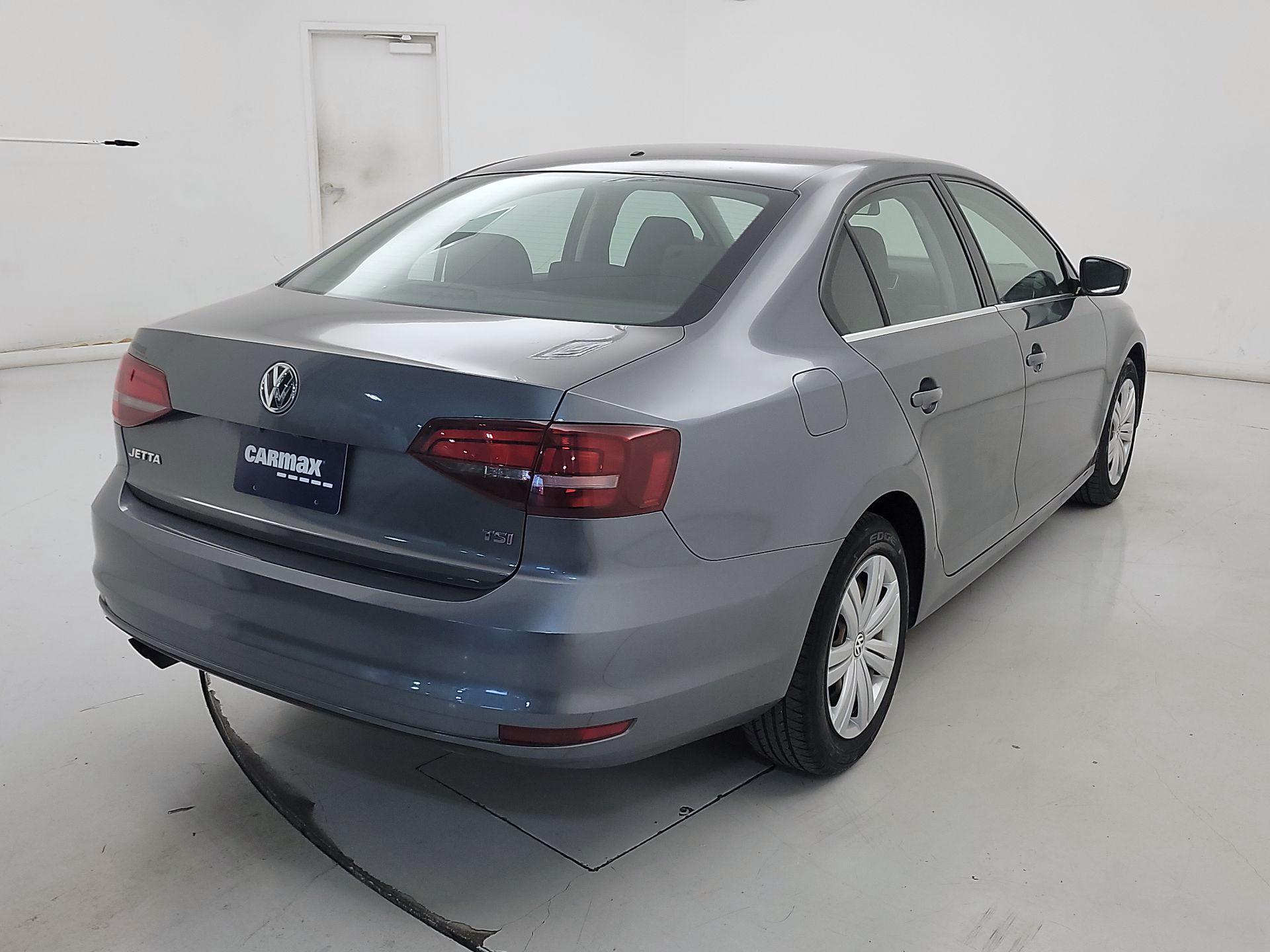 Thumbnail: 2017 Volkswagen Jetta - 5