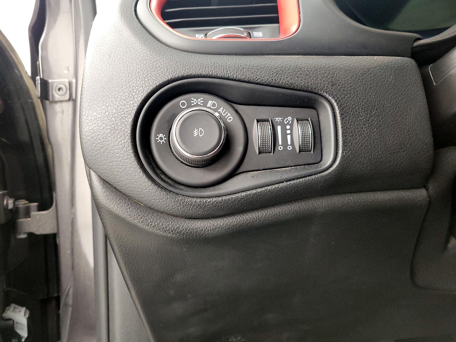 Thumbnail: 2021 Jeep Renegade - 11