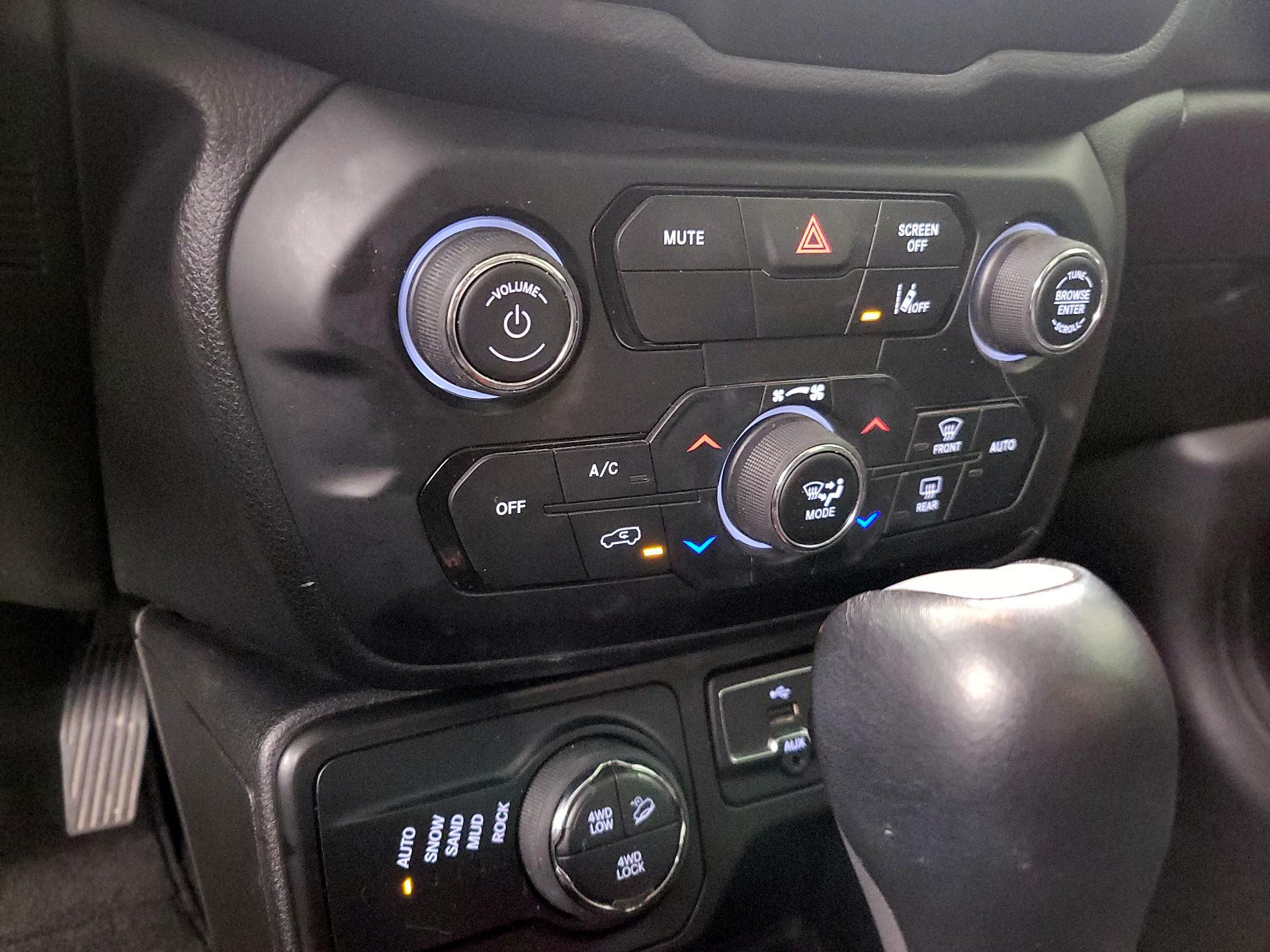 Thumbnail: 2021 Jeep Renegade - 15