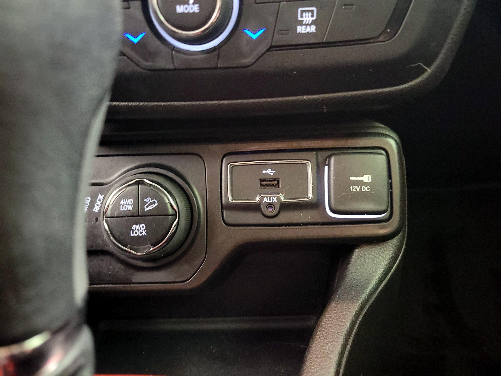 Thumbnail: 2021 Jeep Renegade - 17