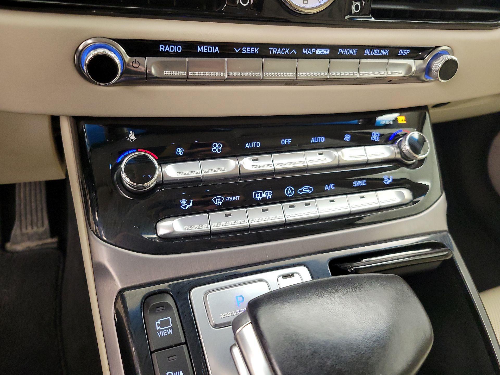 Thumbnail: 2017 Genesis G90 - 17