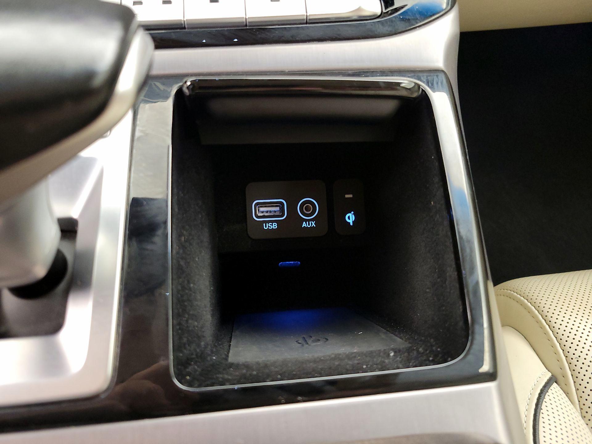 Thumbnail: 2017 Genesis G90 - 19