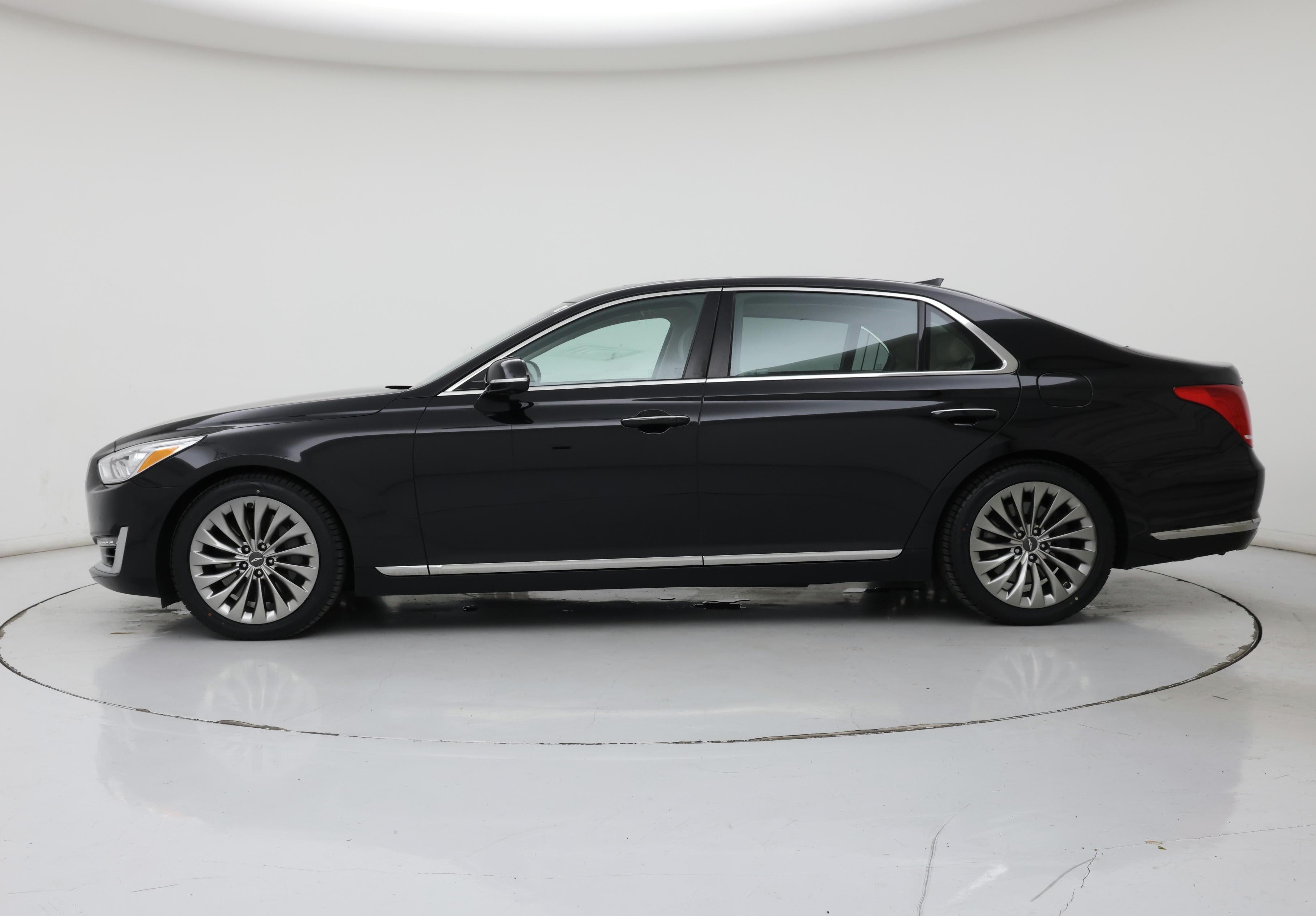 Thumbnail: 2017 Genesis G90 - 3