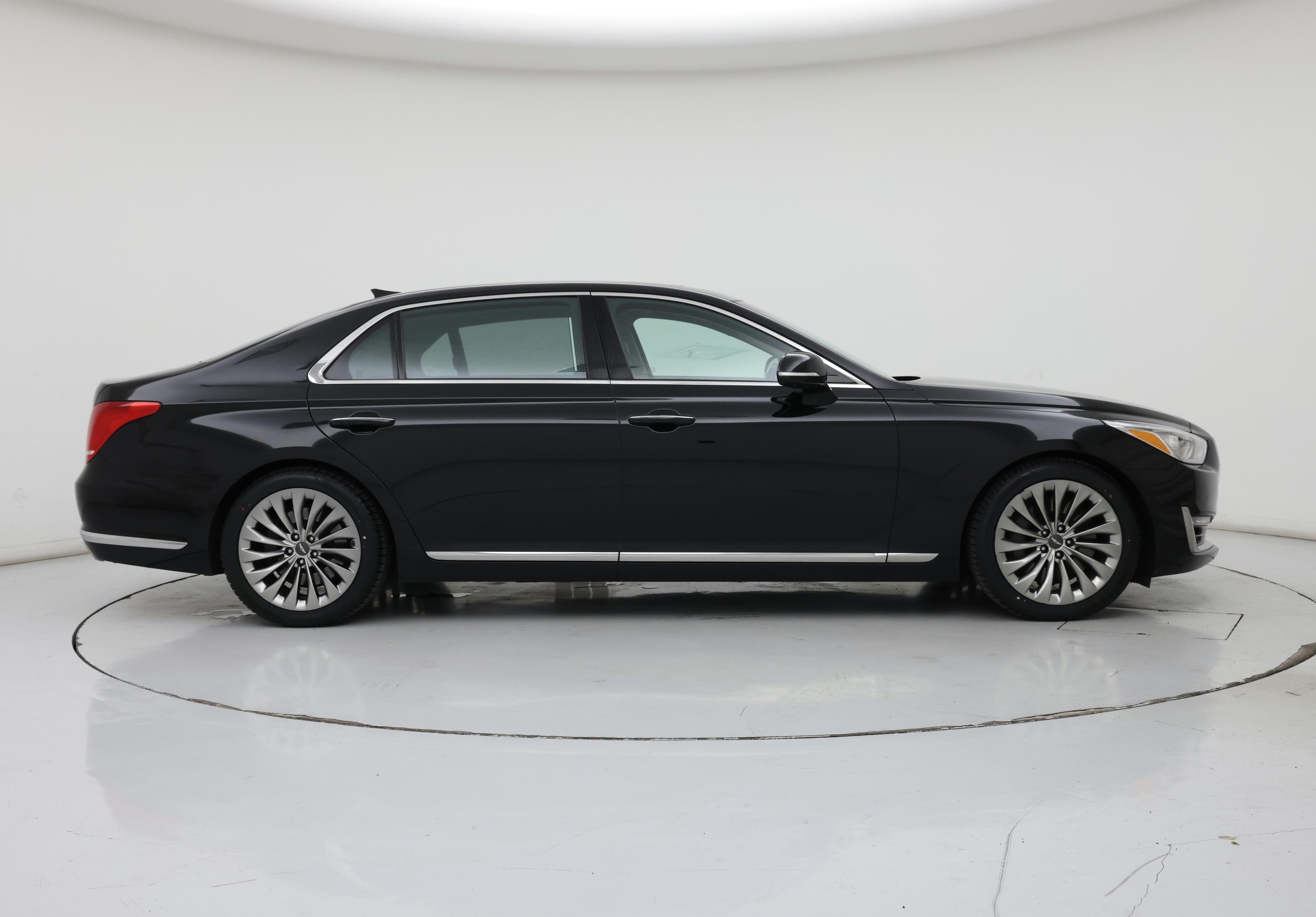 Thumbnail: 2017 Genesis G90 - 7