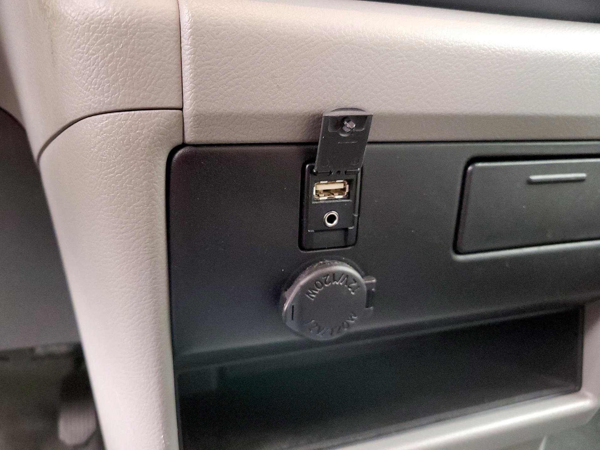 Thumbnail: 2017 Toyota Sienna - 18