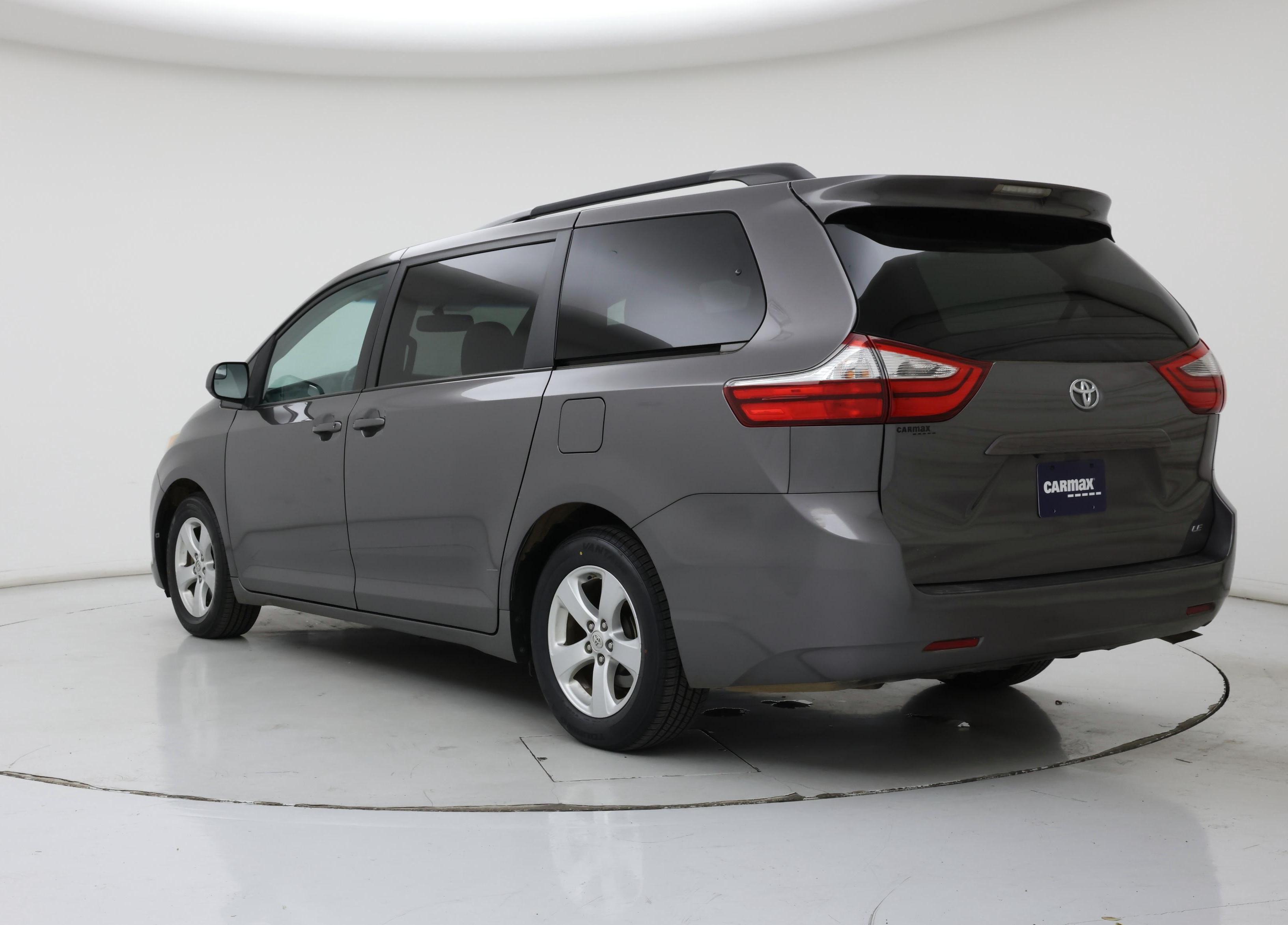 Thumbnail: 2017 Toyota Sienna - 2