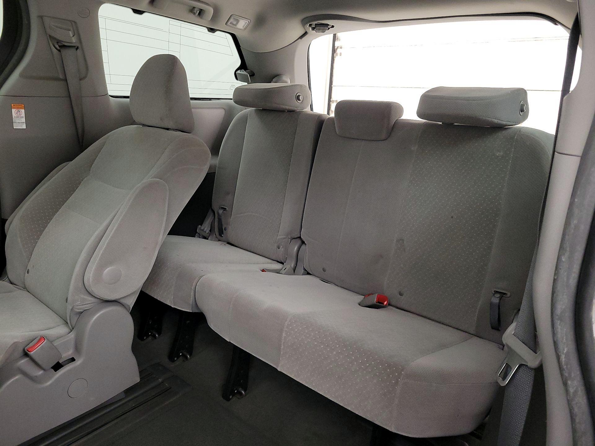 Thumbnail: 2017 Toyota Sienna - 20